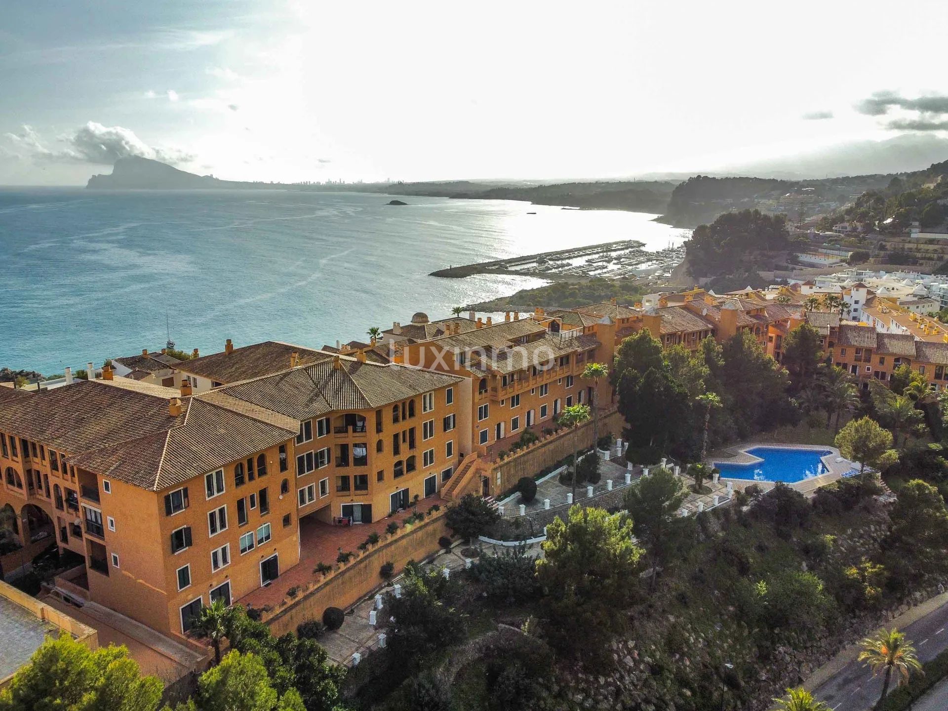 Impresionante ático con vistas al mar y a la montaña en Mascarat Altea — photo 30