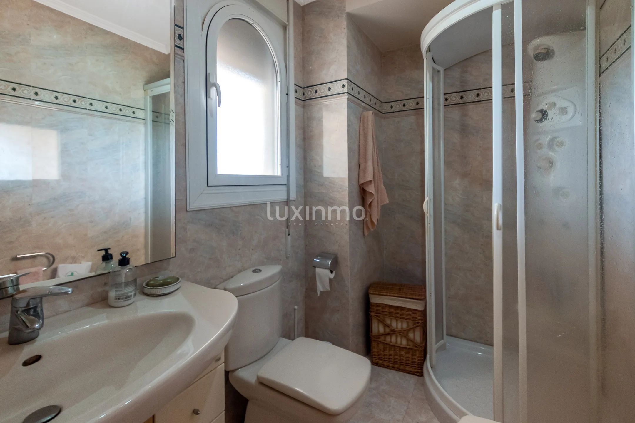 Einzigartige Villa zum Verkauf in Benidorm mit herrlichem Blick — photo 18