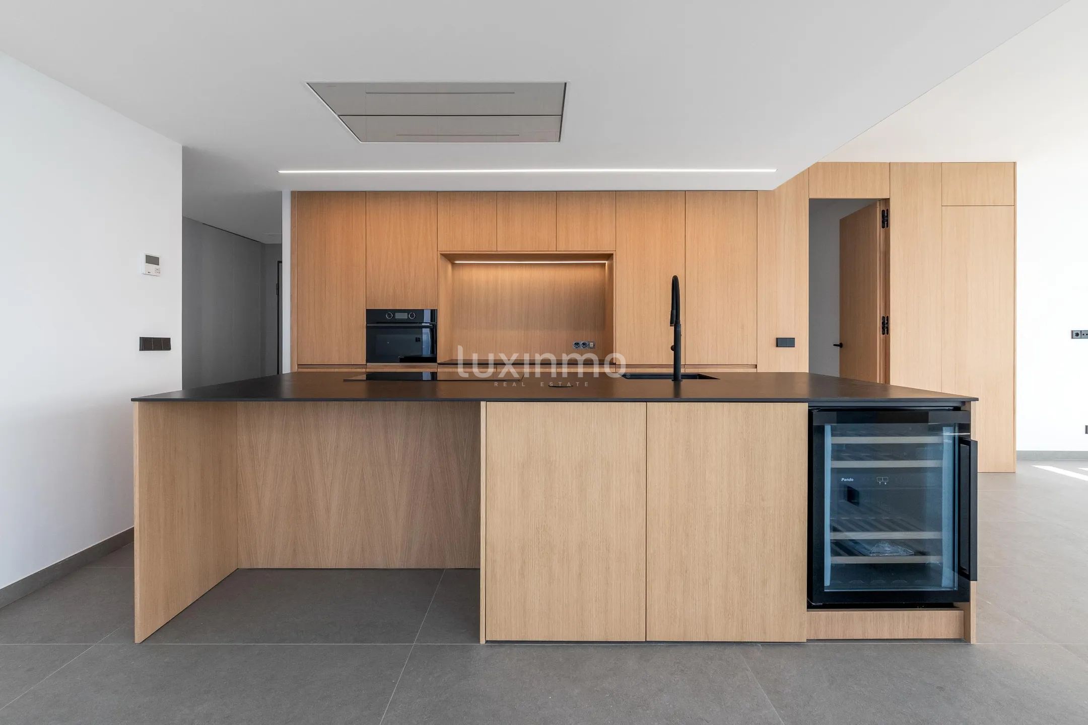 Uniek gerenoveerd luxe penthouse aan het Levante strand — photo 9