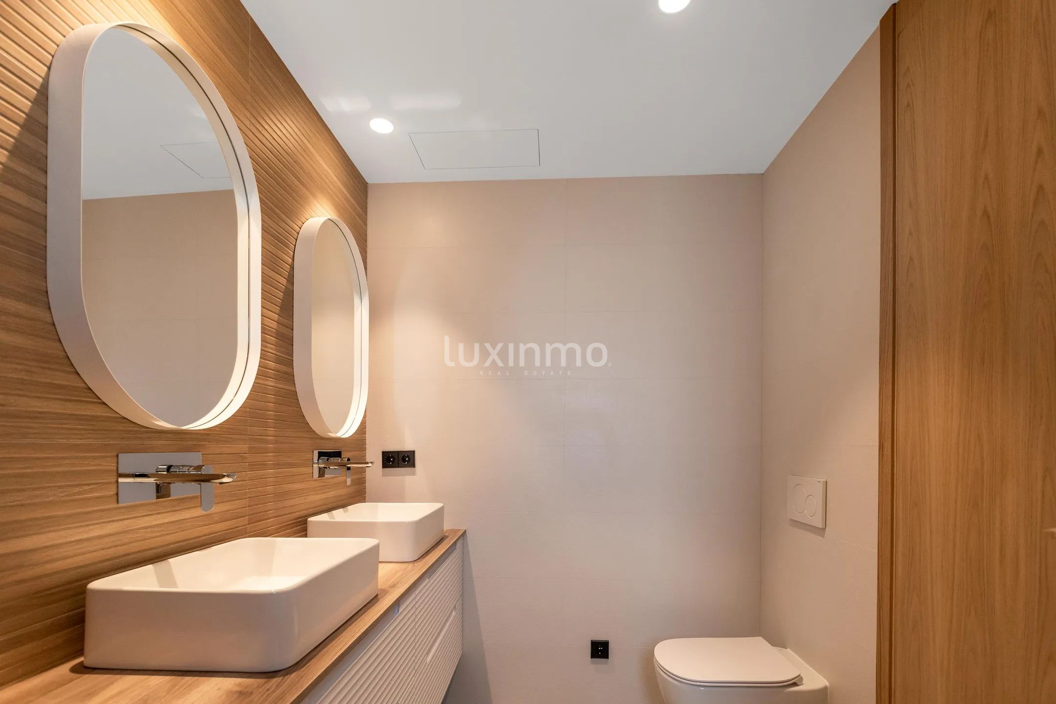 Uniek gerenoveerd luxe penthouse aan het Levante strand — photo 27