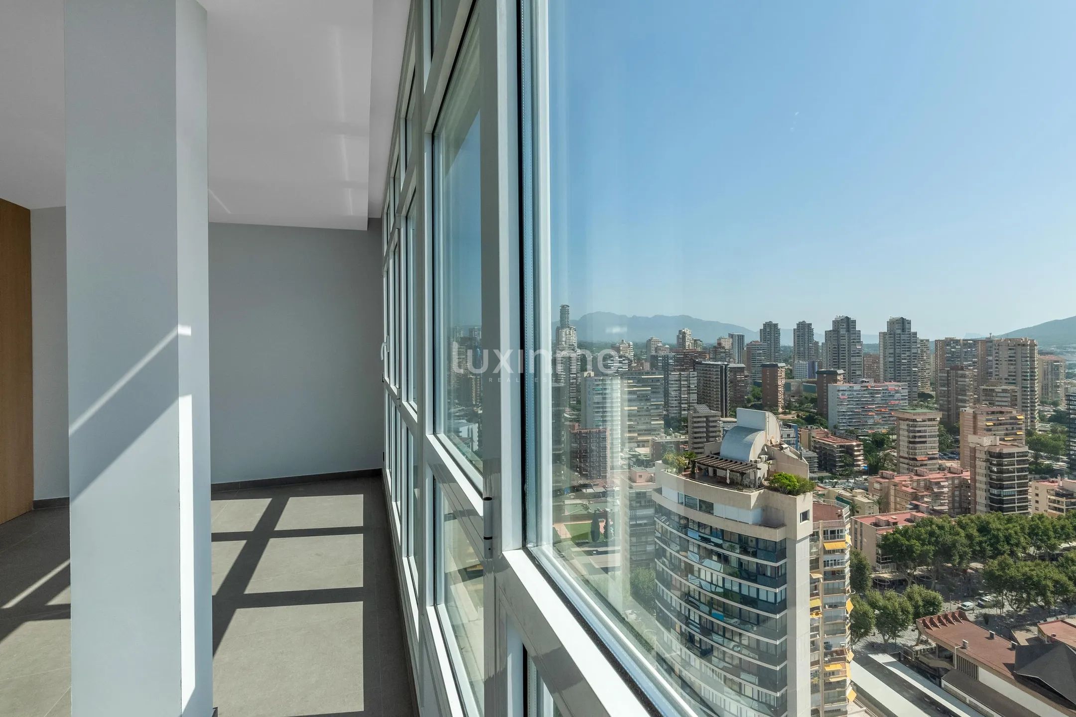 Uniek gerenoveerd luxe penthouse aan het Levante strand — photo 34