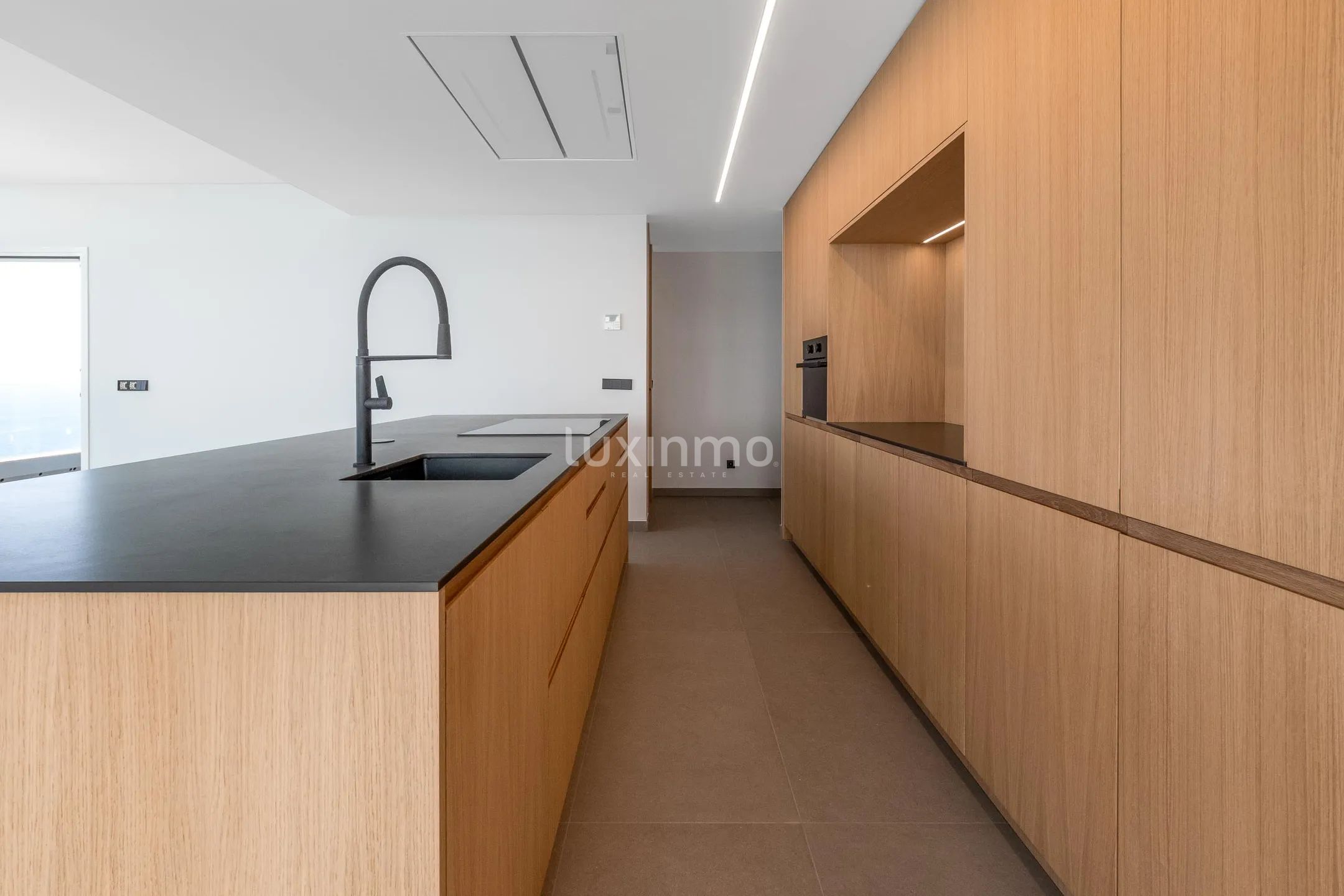Uniek gerenoveerd luxe penthouse aan het Levante strand — photo 33
