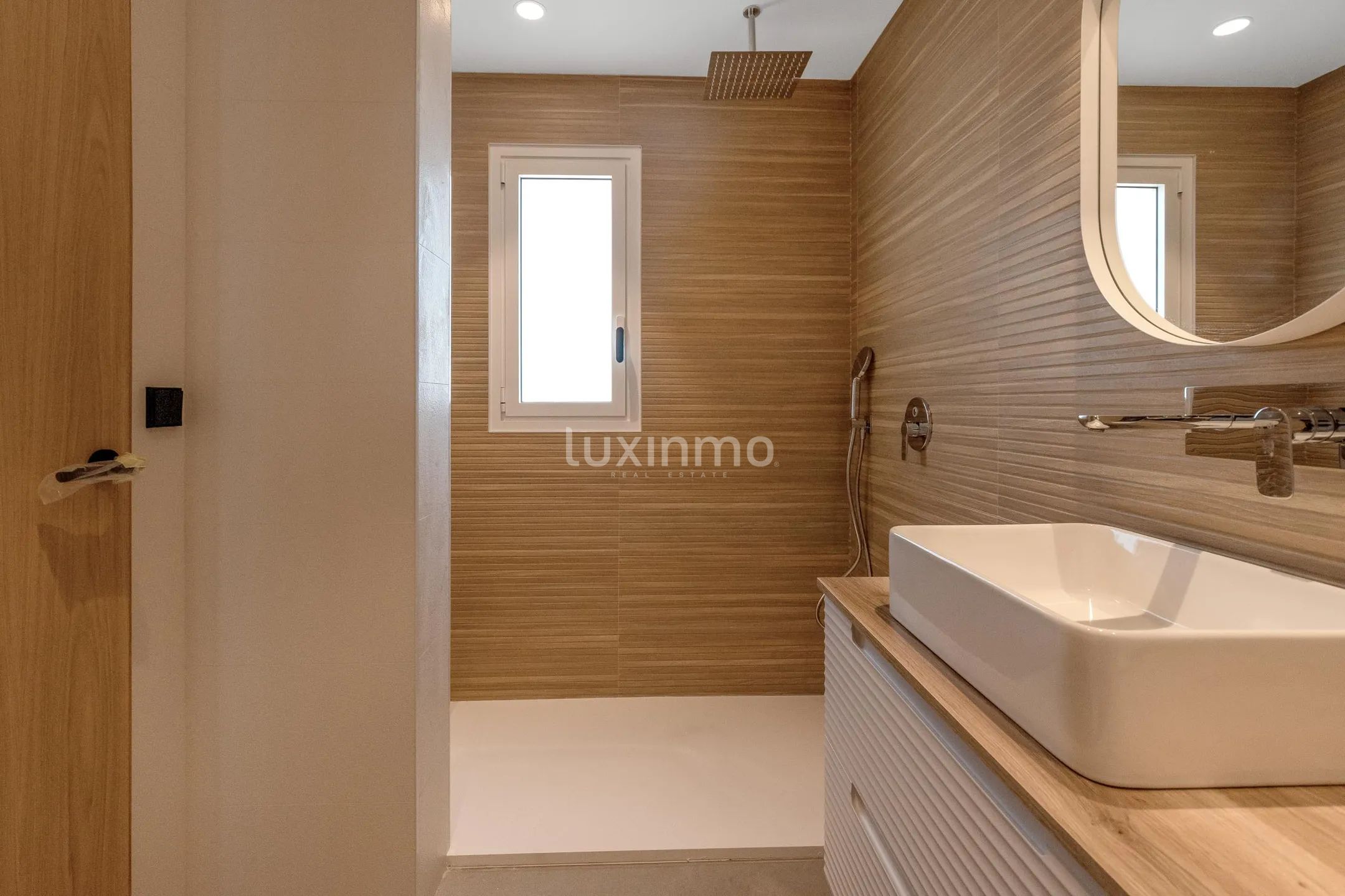 Uniek gerenoveerd luxe penthouse aan het Levante strand — photo 26