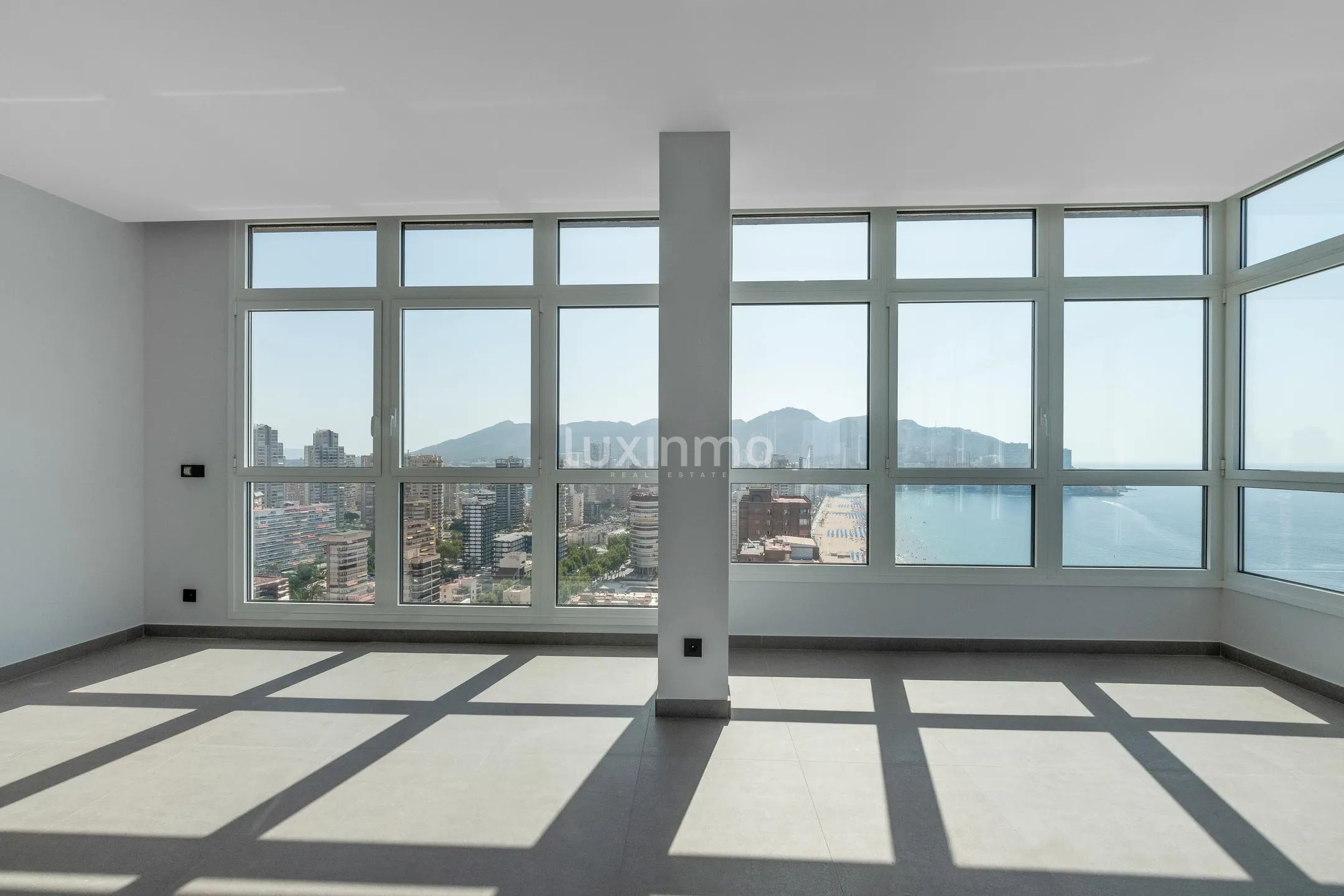Uniek gerenoveerd luxe penthouse aan het Levante strand — photo 32