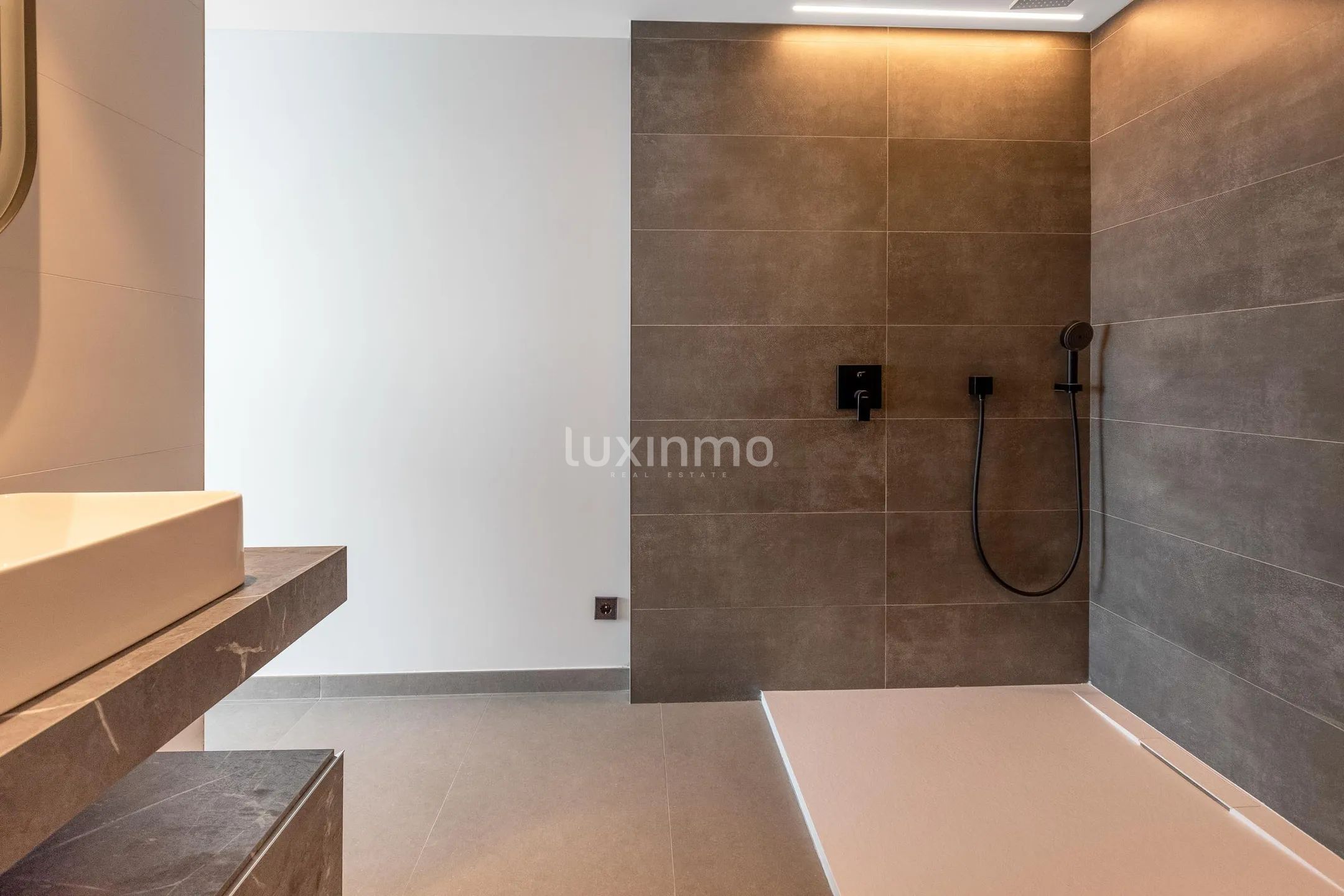 Uniek gerenoveerd luxe penthouse aan het Levante strand — photo 17