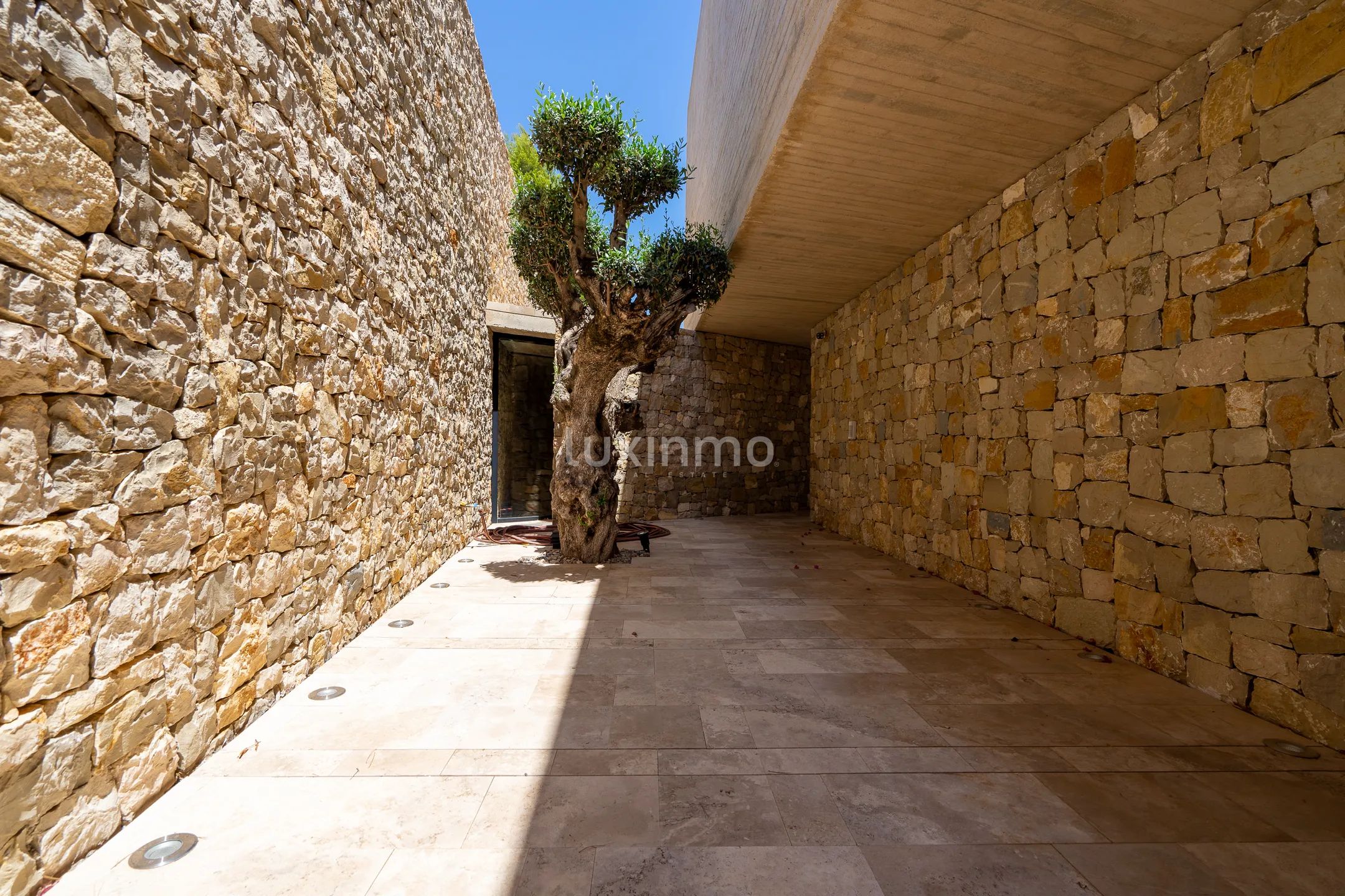 Luxury villa with sea views in Benissa — photo 30