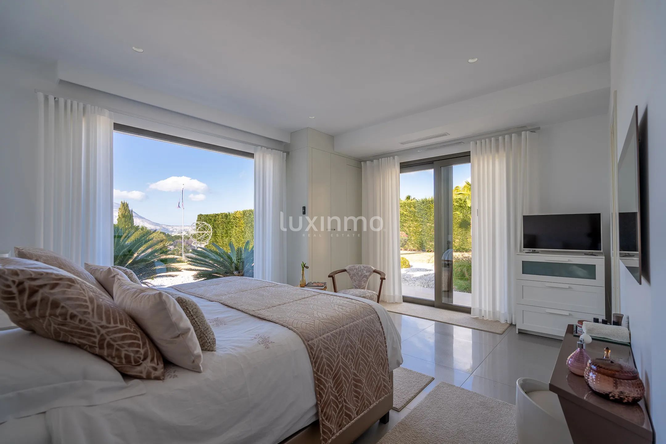 Luxurious 6-Bedroom Villa with Stunning Sea Views in Cansalades, Jávea — photo 45