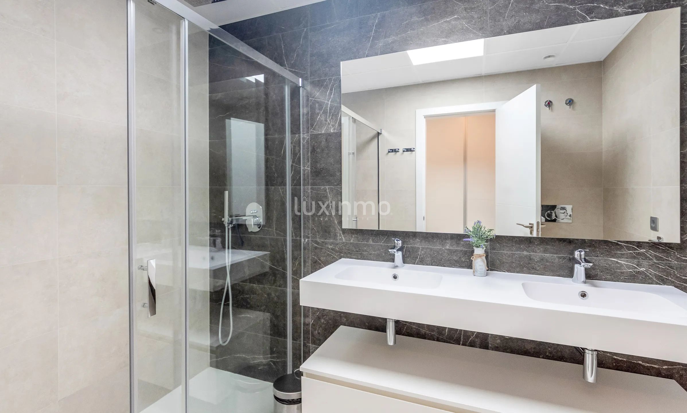 Luxury flat for sale with sea views in Benidorm — photo 14