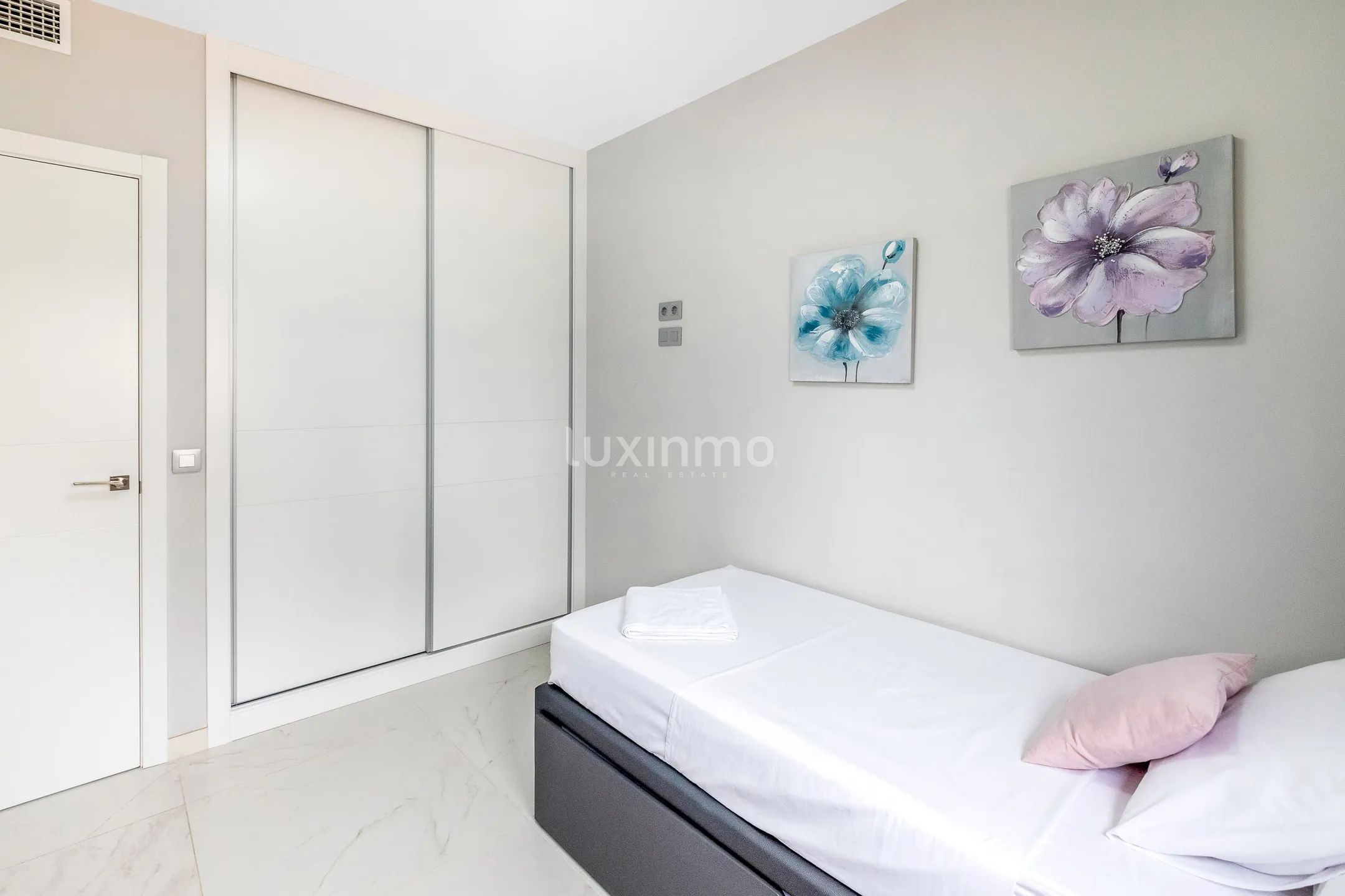 Luxury flat for sale with sea views in Benidorm — photo 21