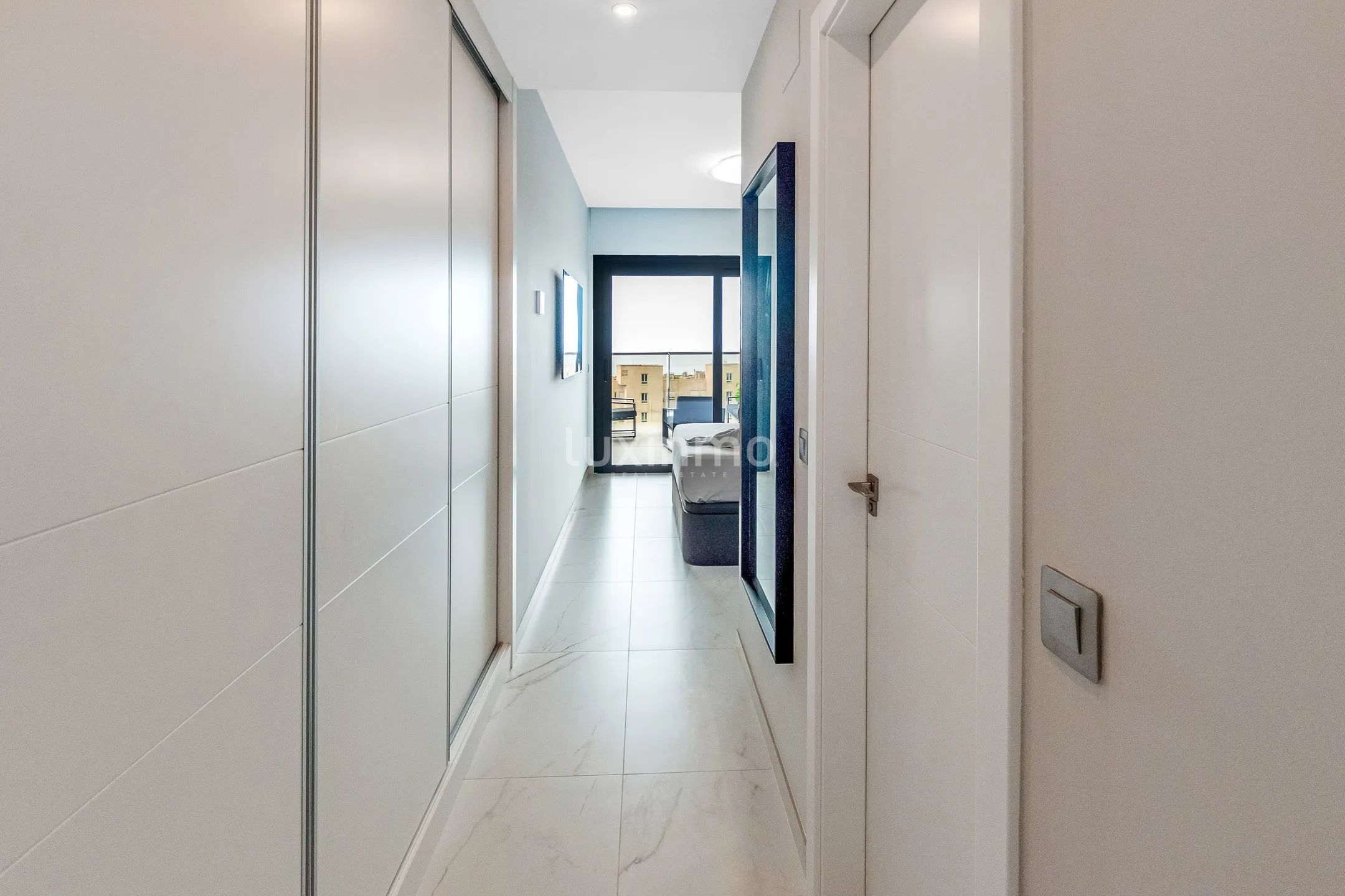 Luxury flat for sale with sea views in Benidorm — photo 12