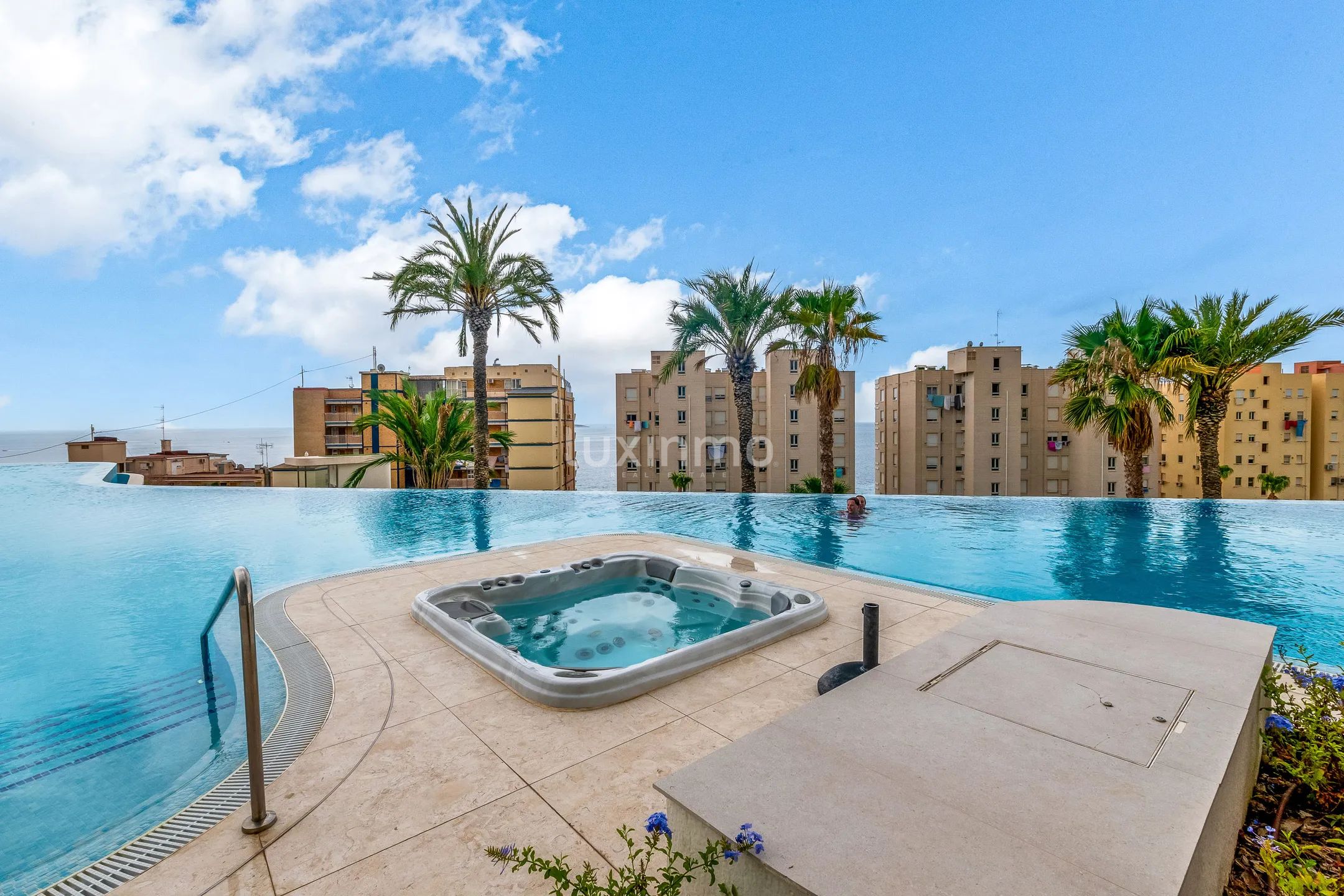 Luxury flat for sale with sea views in Benidorm — photo 29