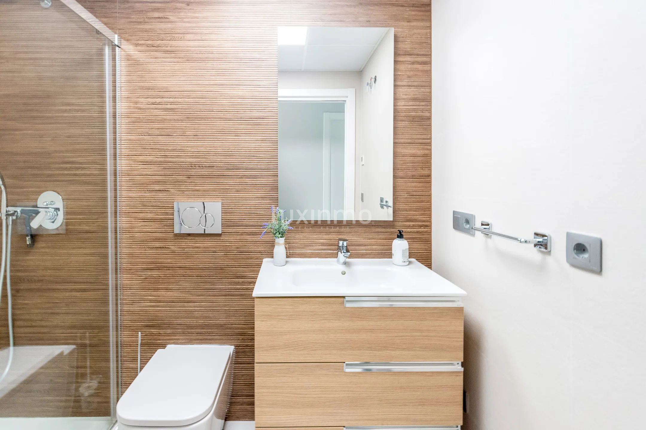 Luxury flat for sale with sea views in Benidorm — photo 18