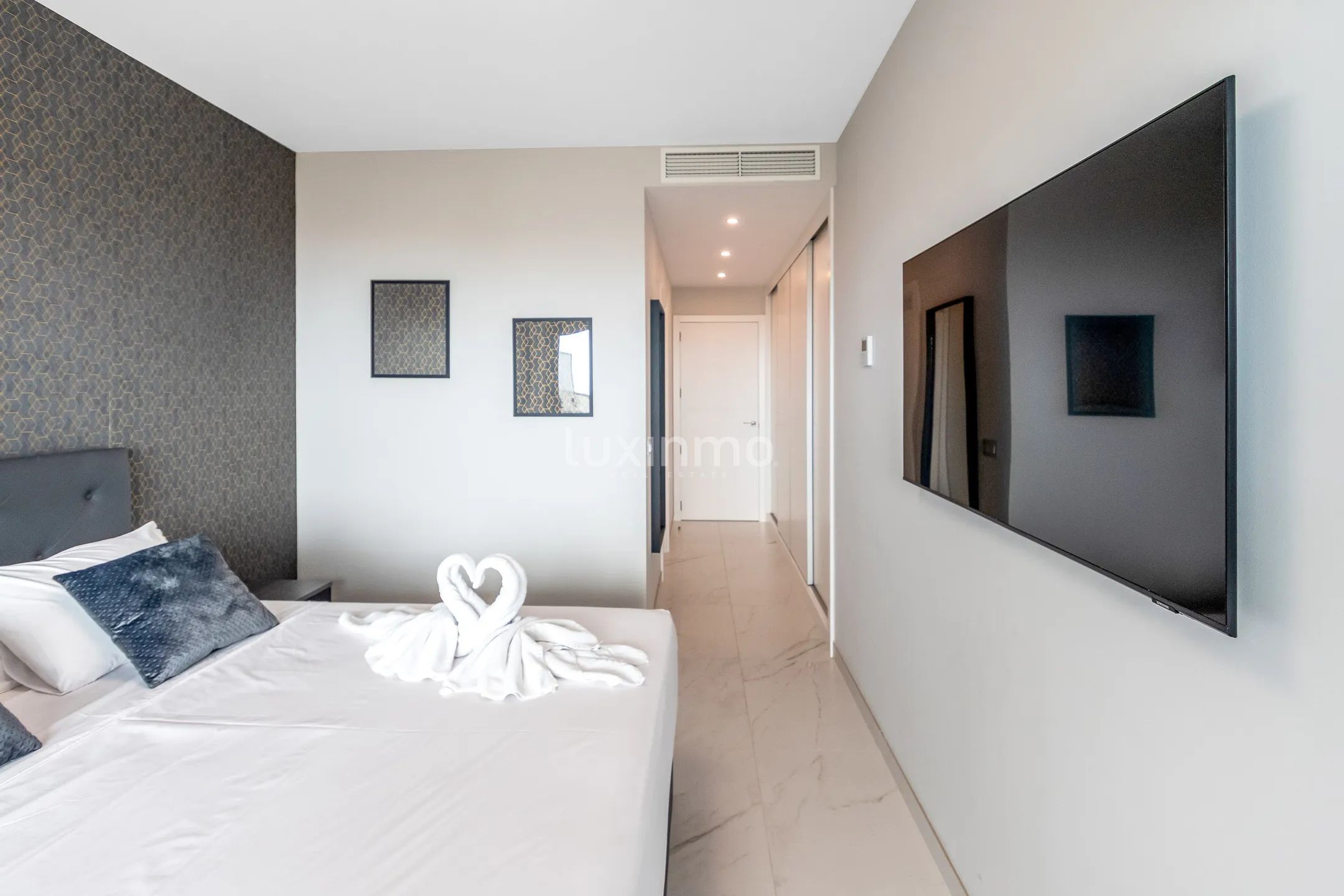 Luxury flat for sale with sea views in Benidorm — photo 11