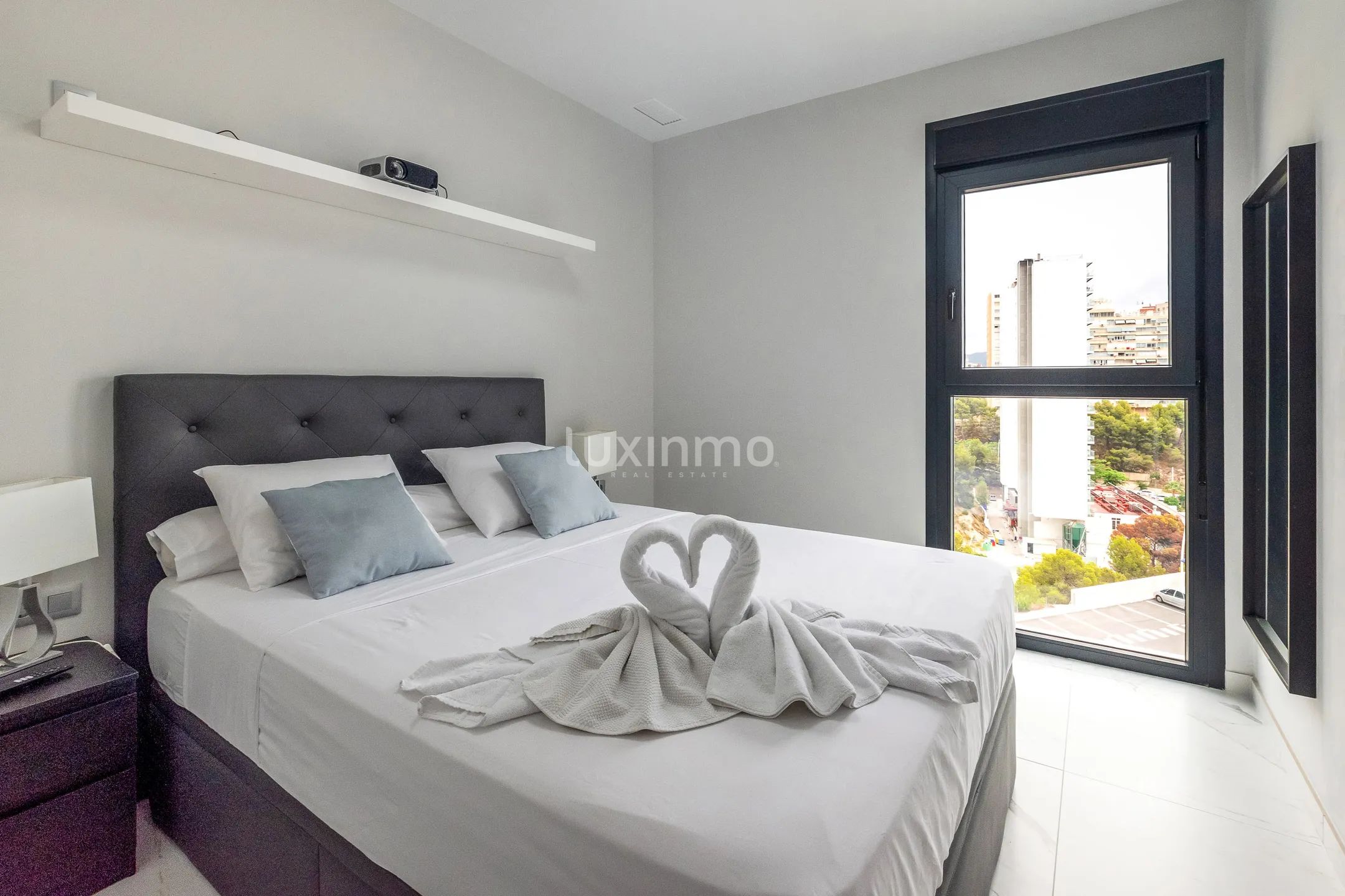 Luxury flat for sale with sea views in Benidorm — photo 15