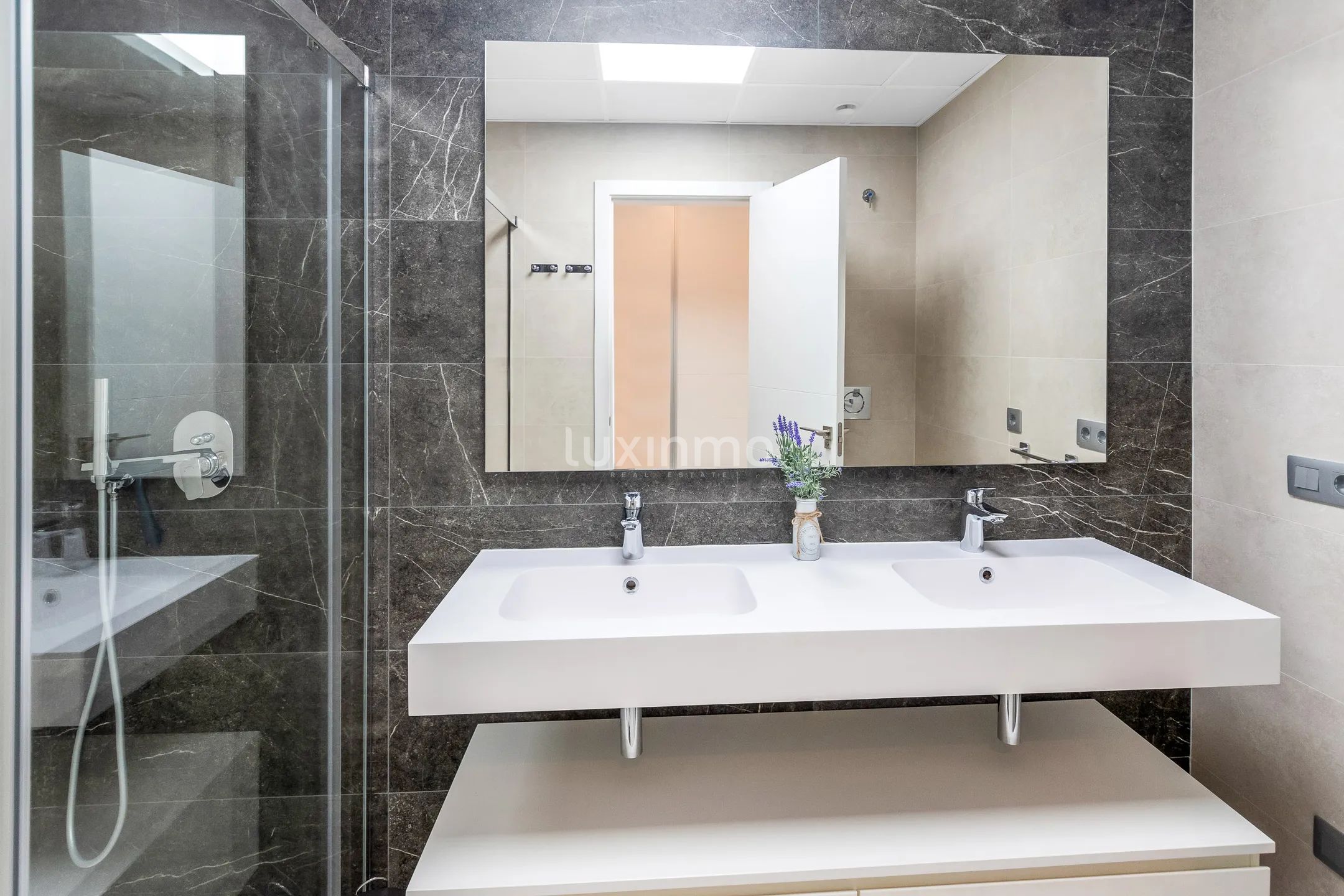 Luxury flat for sale with sea views in Benidorm — photo 13