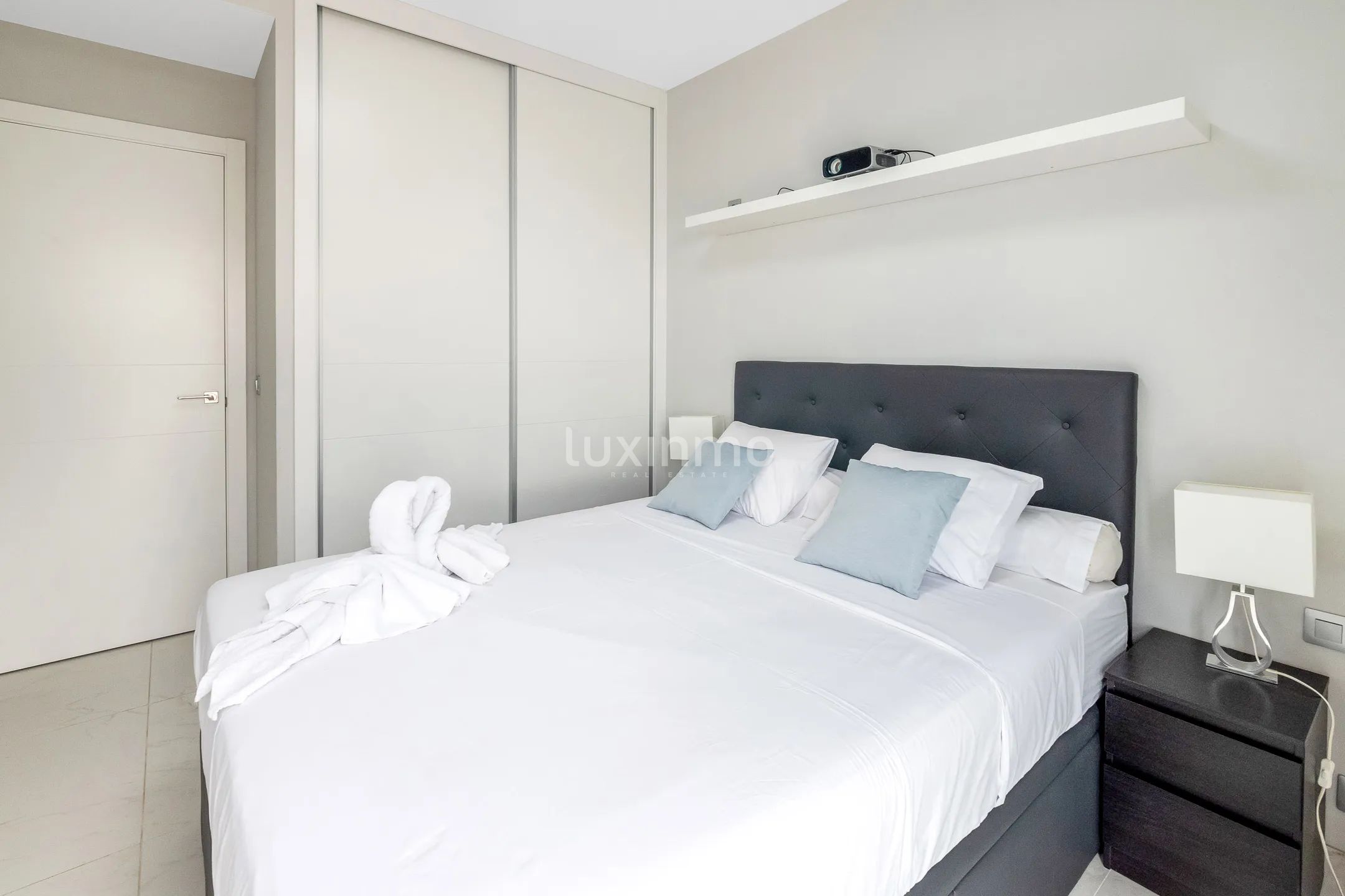 Luxury flat for sale with sea views in Benidorm — photo 17