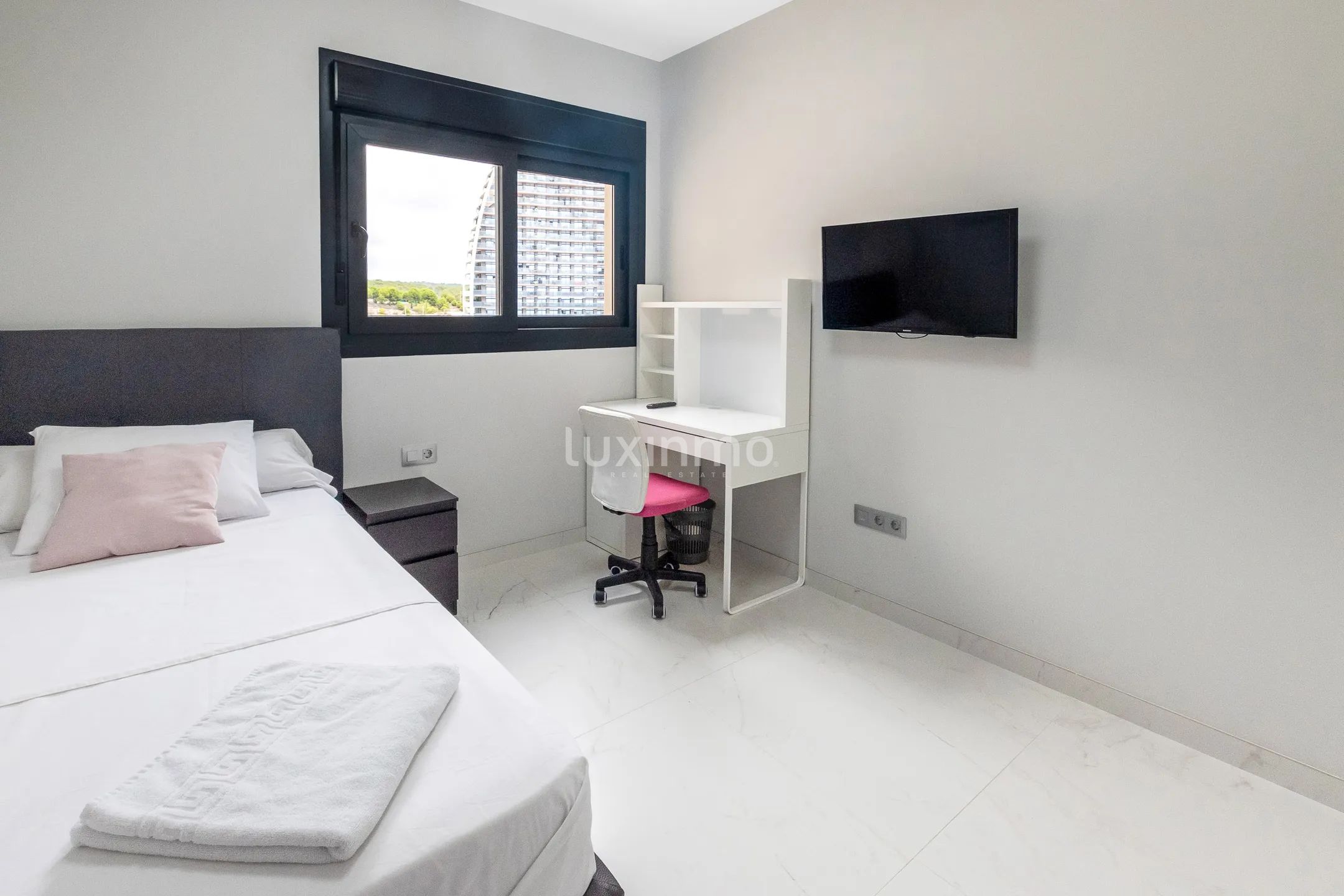 Luxury flat for sale with sea views in Benidorm — photo 20