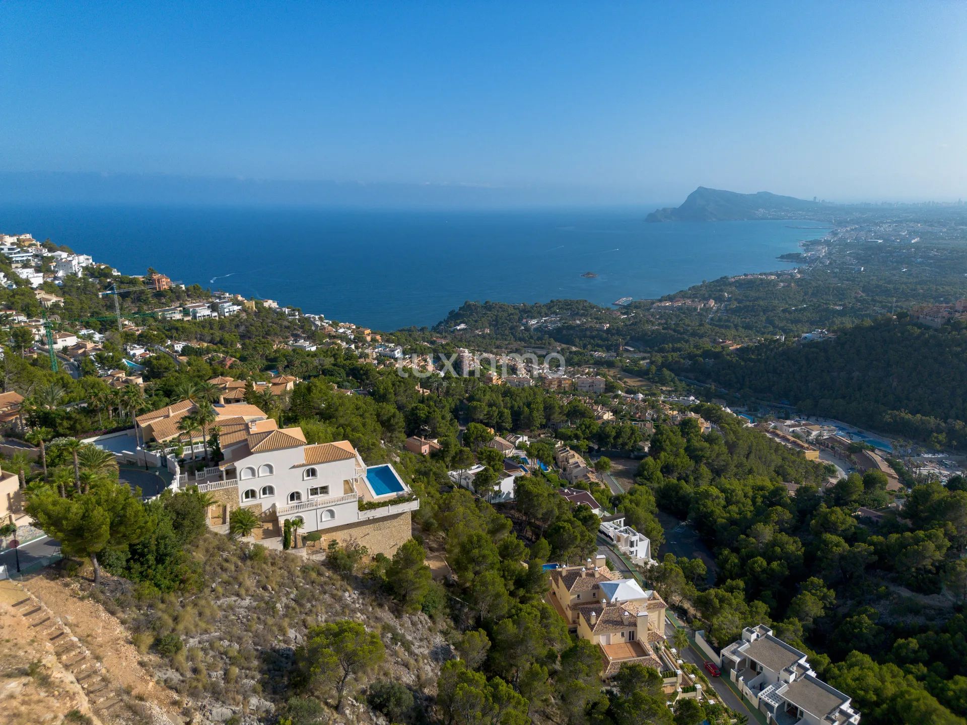 Fantastisk tomt med havsutsikt i prestigefyllda Altea Hills till salu