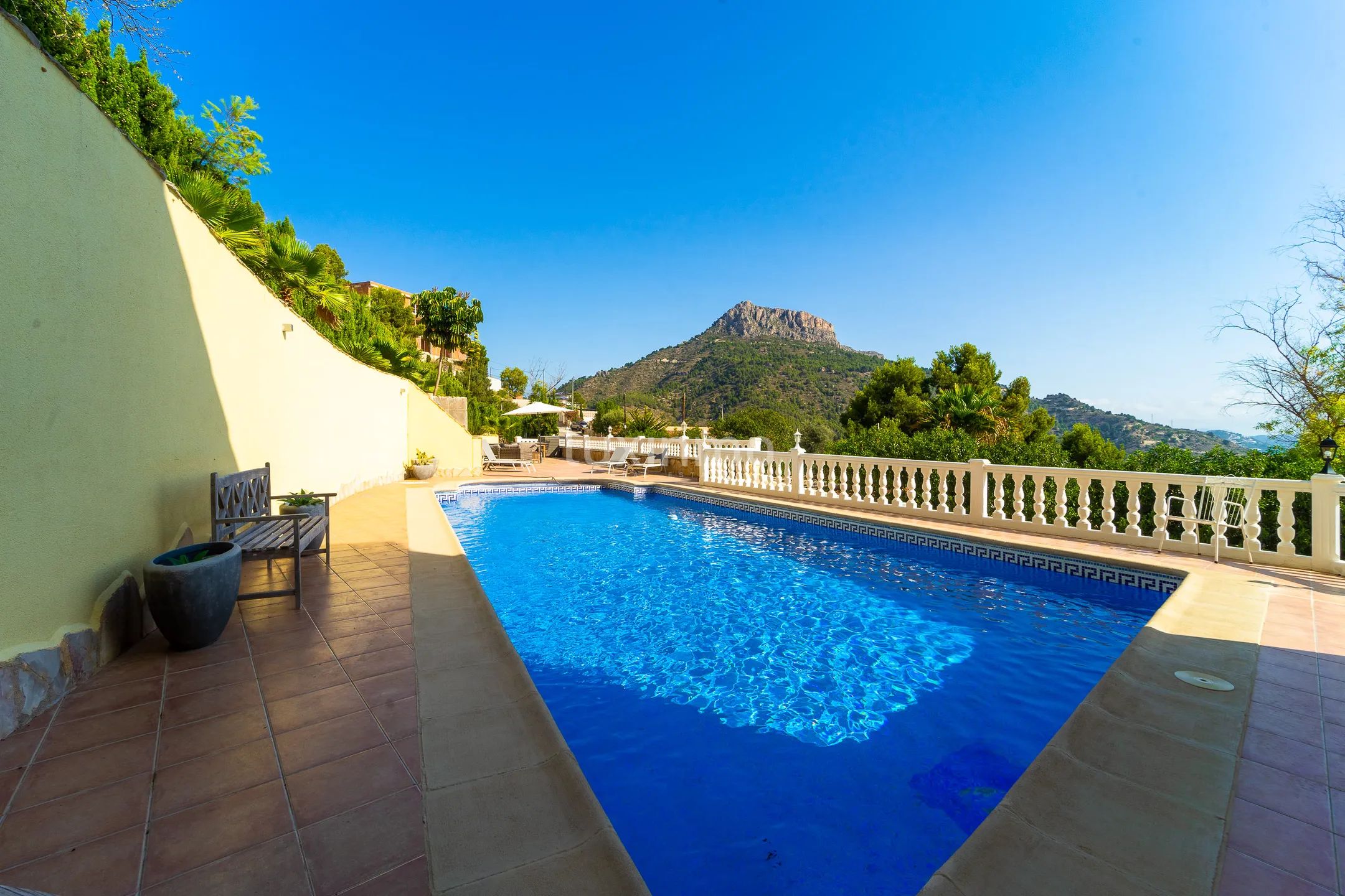 Superb villa with 4 independent flats and sea views in Calpe — photo 75