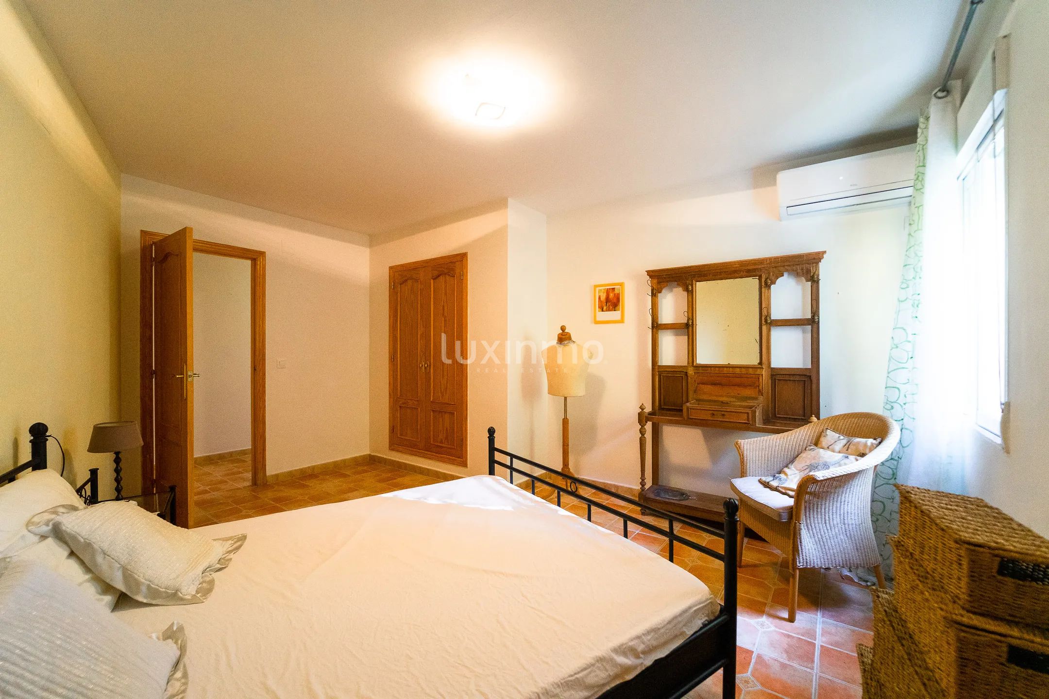 Superb villa with 4 independent flats and sea views in Calpe — photo 16