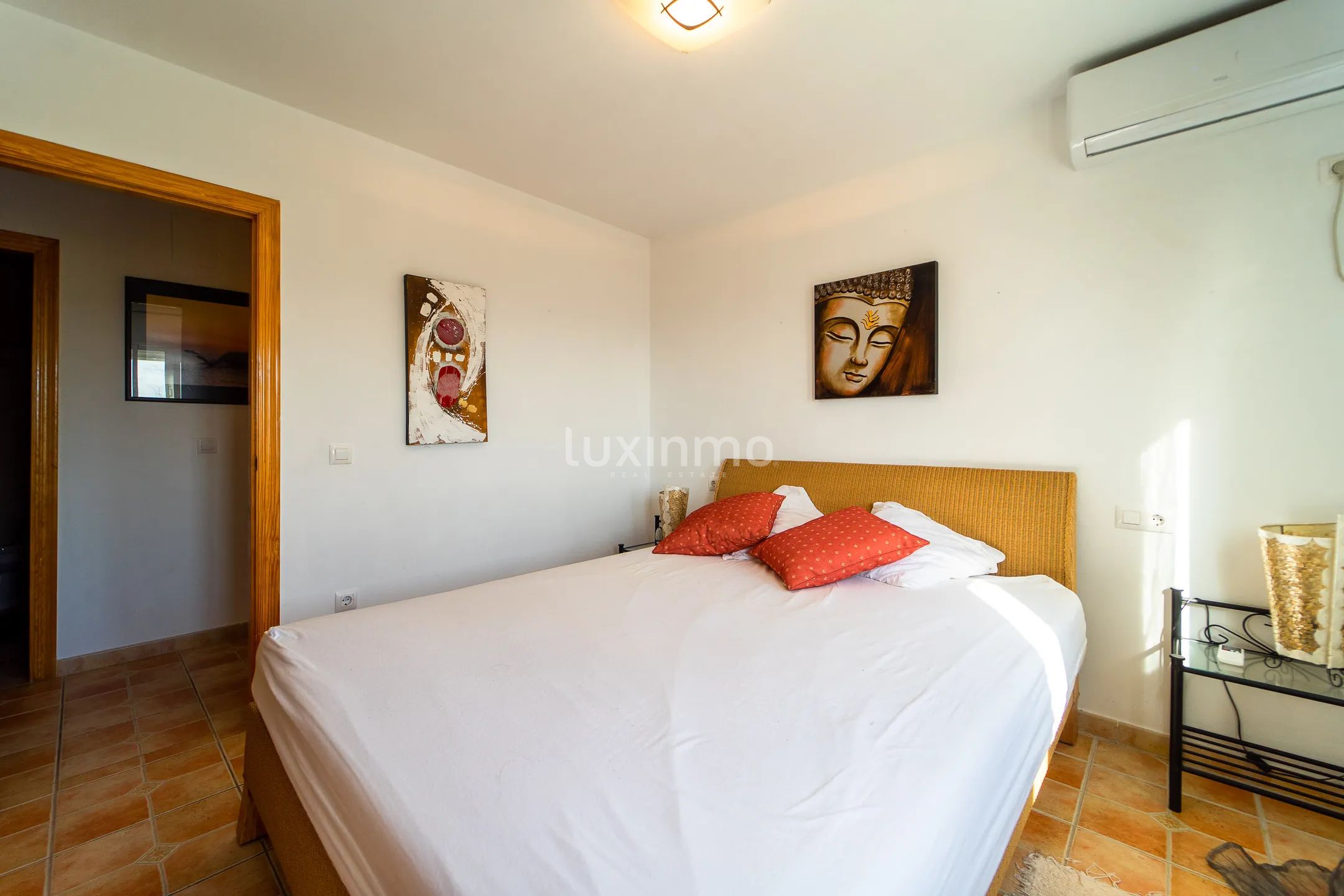 Superb villa with 4 independent flats and sea views in Calpe — photo 32