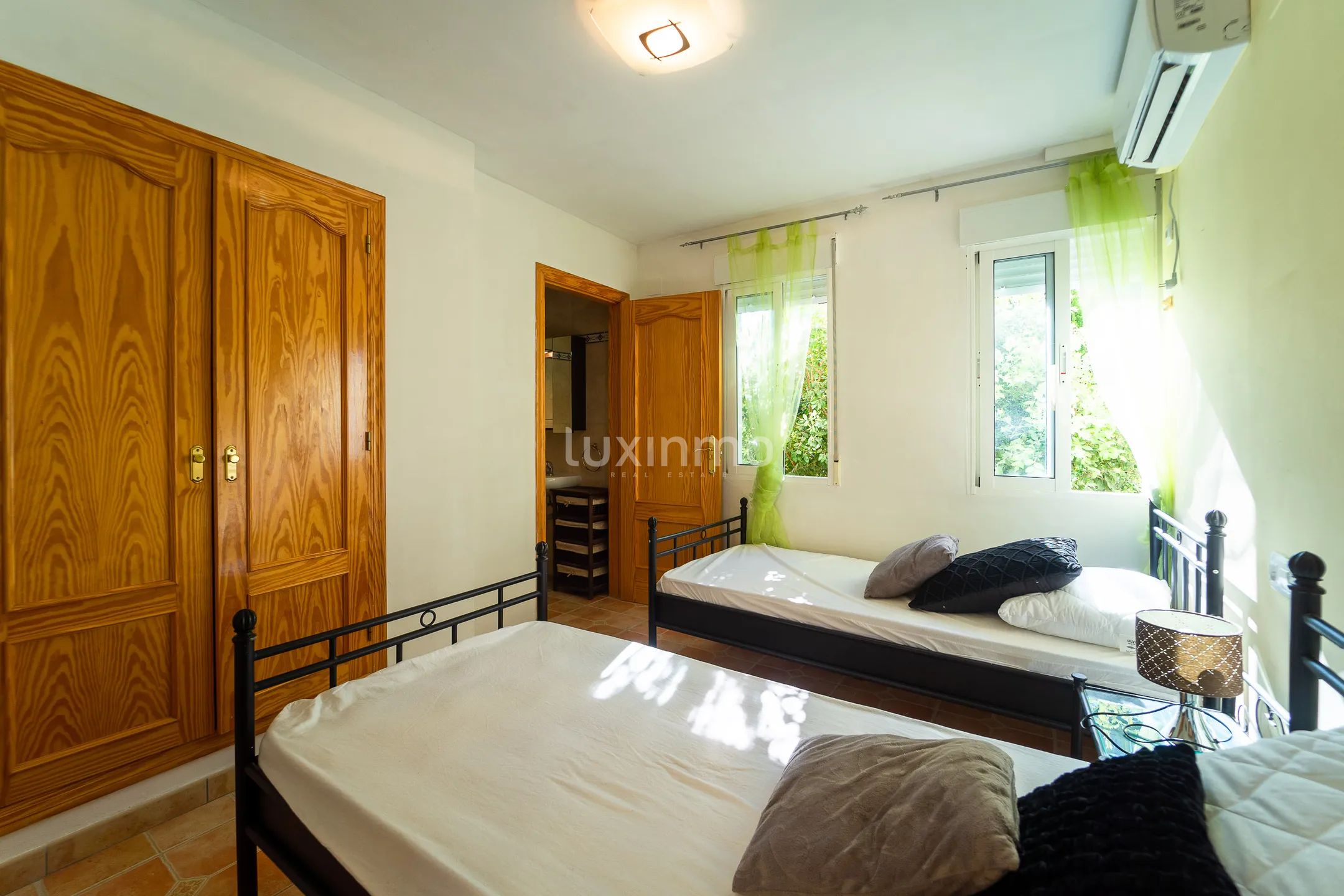 Superb villa with 4 independent flats and sea views in Calpe — photo 47