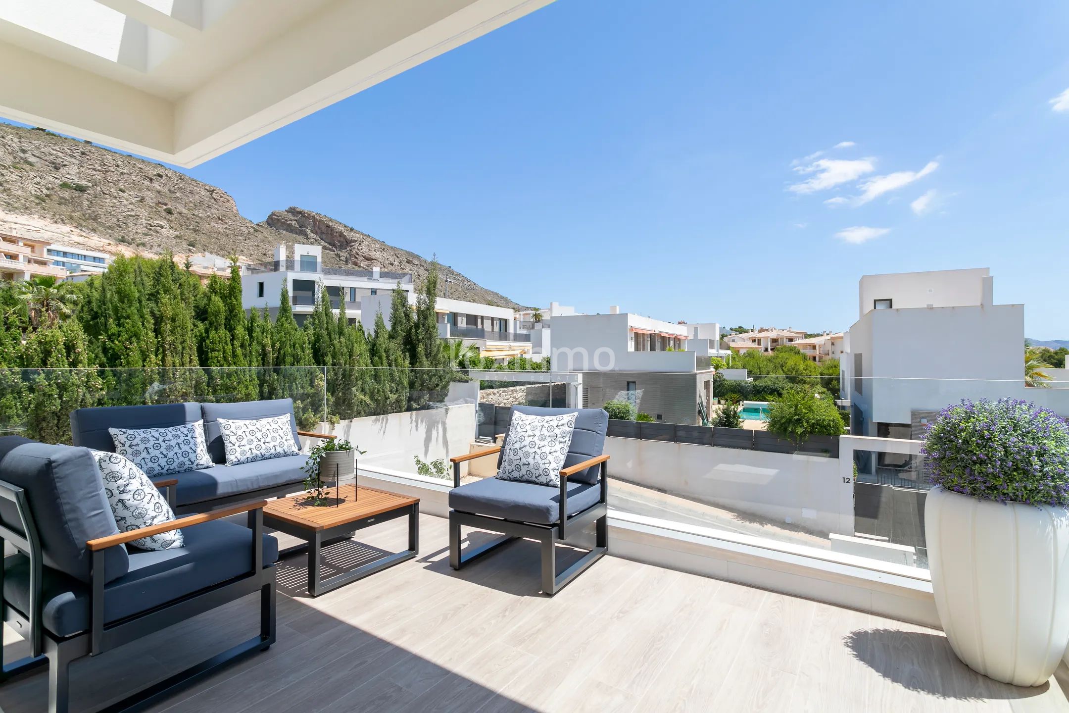 Wunderschöne 4-Schlafzimmer-Villa mit Meerblick und privatem Pool — photo 28