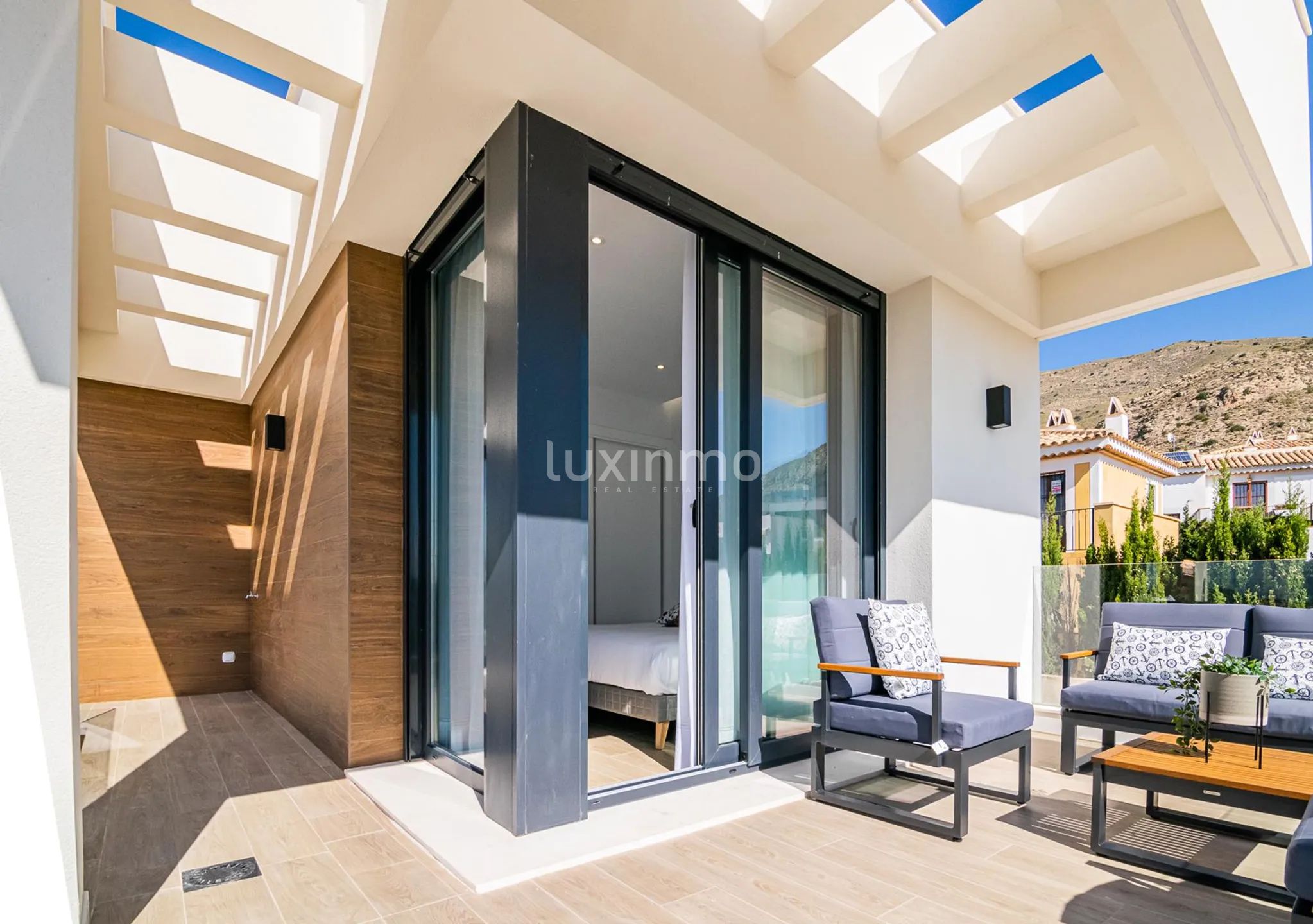 Wunderschöne 4-Schlafzimmer-Villa mit Meerblick und privatem Pool — photo 25