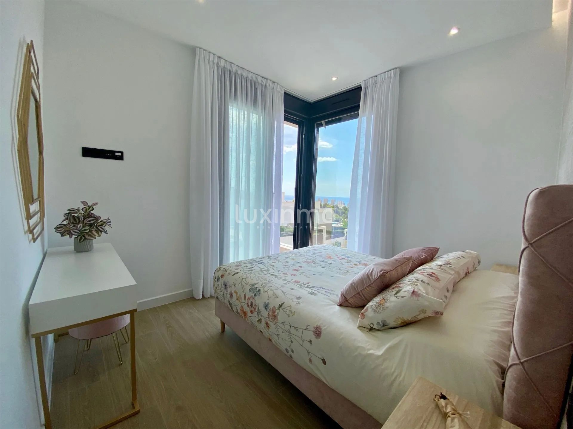 Wunderschöne 4-Schlafzimmer-Villa mit Meerblick und privatem Pool — photo 29