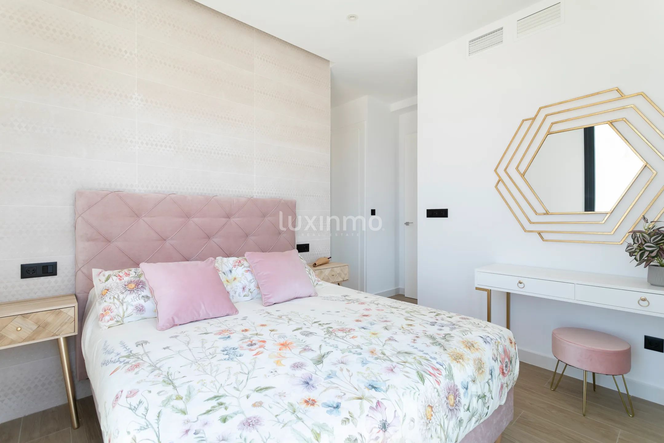 Wunderschöne 4-Schlafzimmer-Villa mit Meerblick und privatem Pool — photo 12