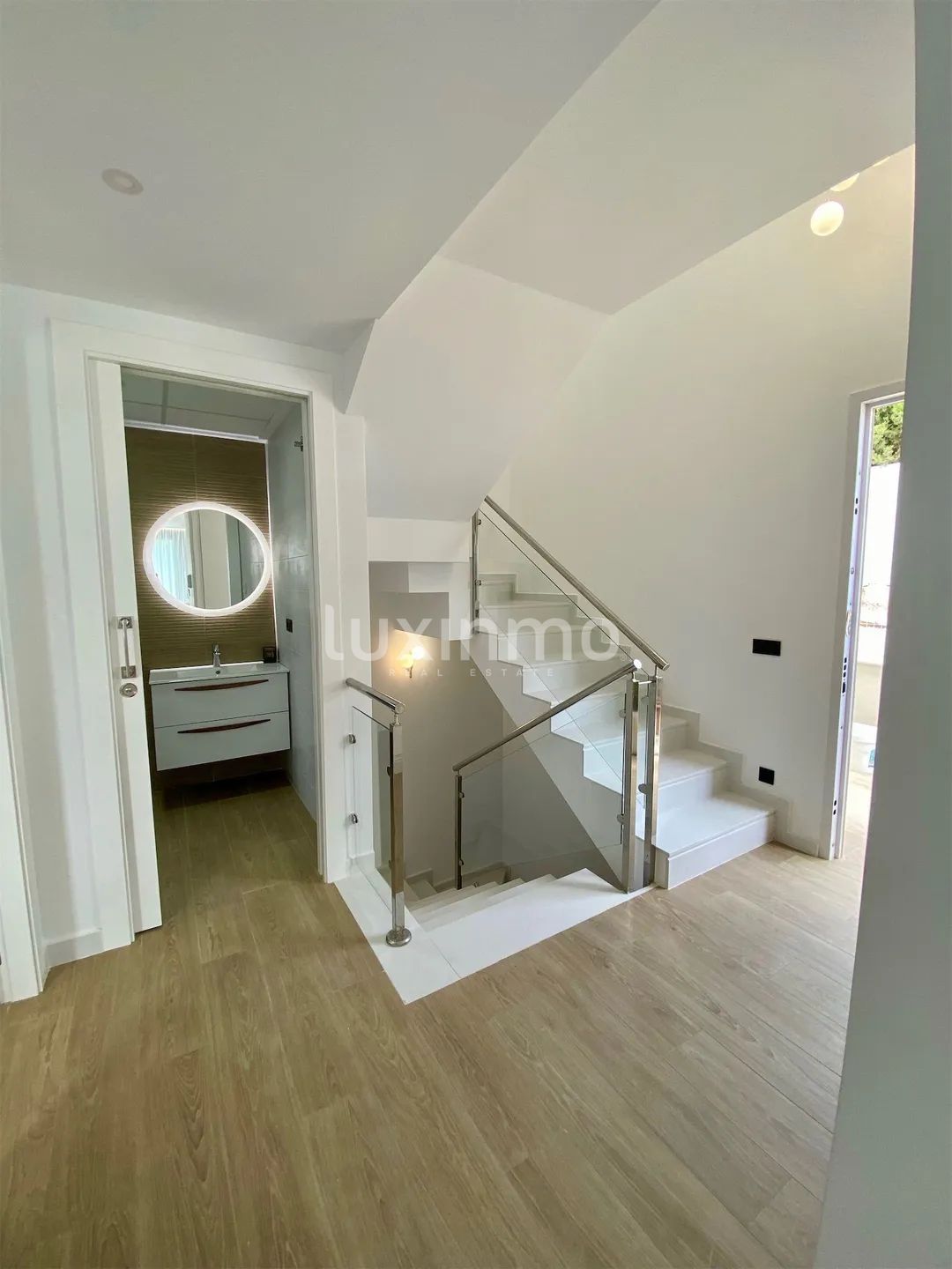 Wunderschöne 4-Schlafzimmer-Villa mit Meerblick und privatem Pool — photo 21