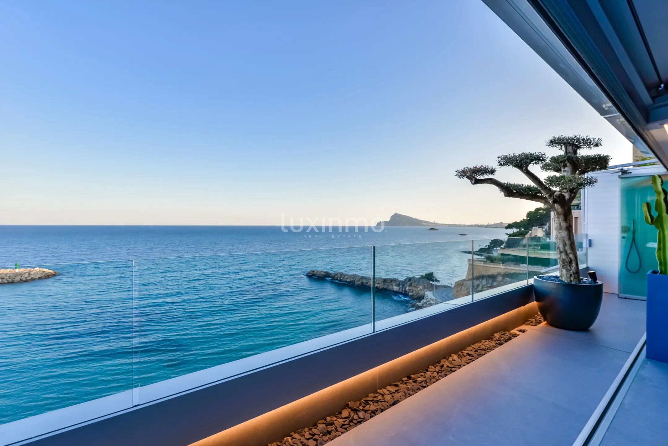 Luxurious modern penthouse with breathtaking views in Mascarat, Altea — photo 53
