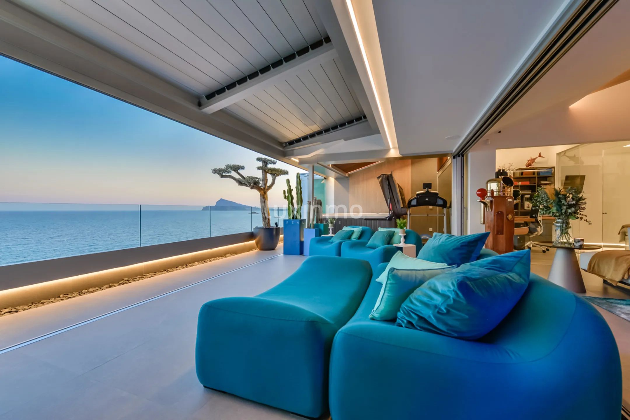 Luxurious modern penthouse with breathtaking views in Mascarat, Altea — photo 3