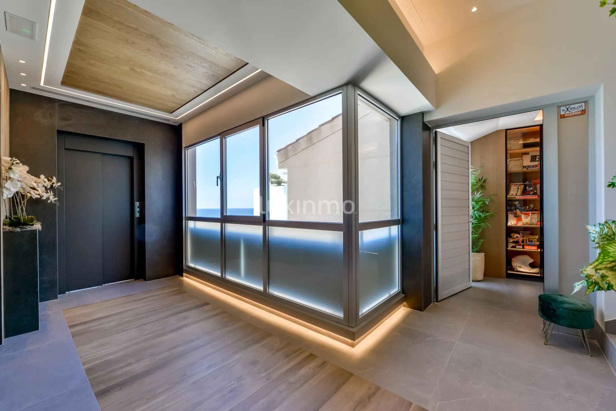 Luxurious modern penthouse with breathtaking views in Mascarat, Altea — photo 23
