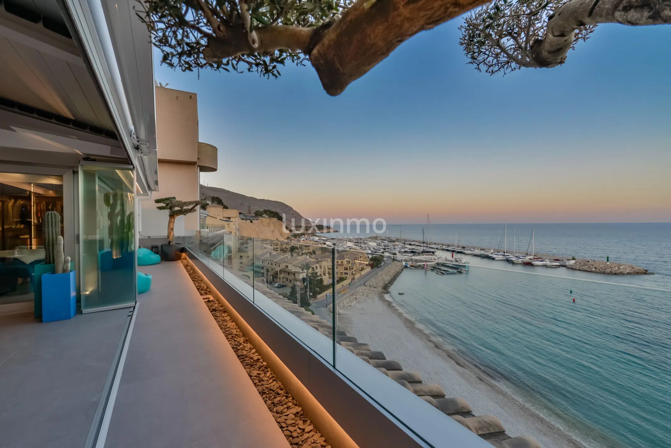 Luxurious modern penthouse with breathtaking views in Mascarat, Altea — photo 54