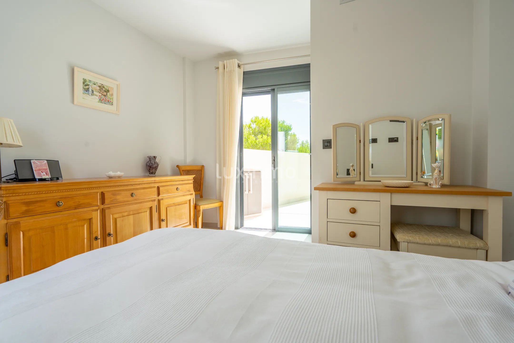 Stunning 4-Bedroom Detached House with Private Pool and Sea Views — photo 27