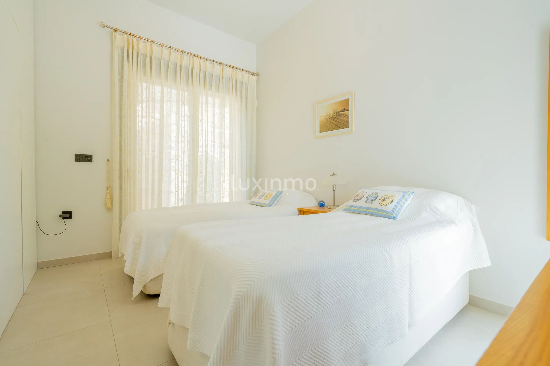 Stunning 4-Bedroom Detached House with Private Pool and Sea Views — photo 18
