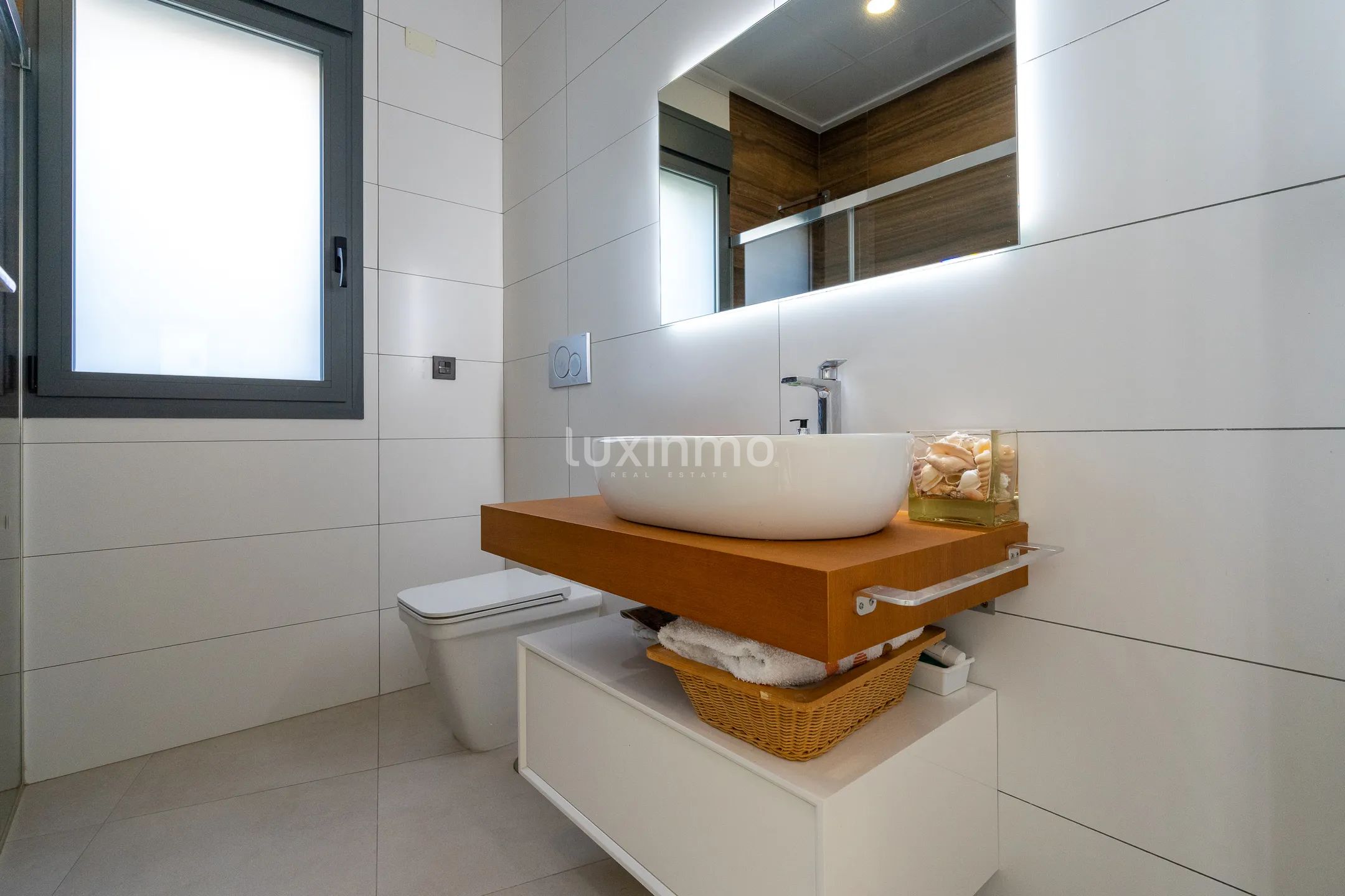 Stunning 4-Bedroom Detached House with Private Pool and Sea Views — photo 16