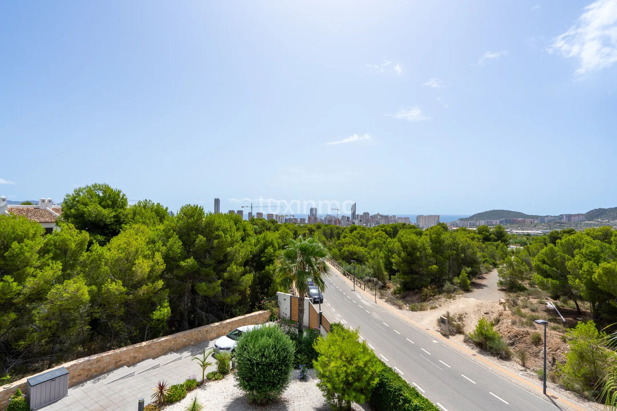Stunning 4-Bedroom Detached House with Private Pool and Sea Views — photo 36