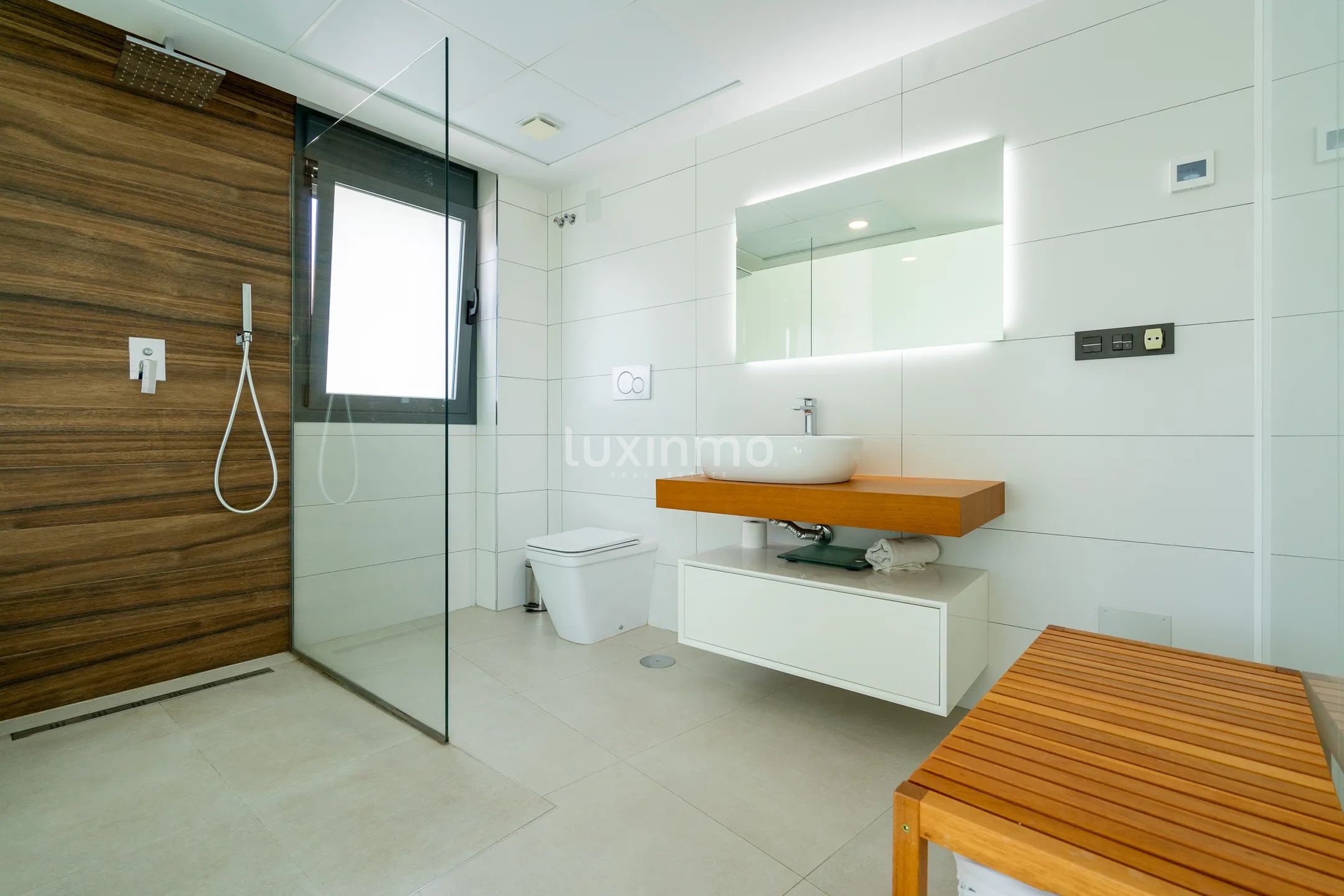 Stunning 4-Bedroom Detached House with Private Pool and Sea Views — photo 25