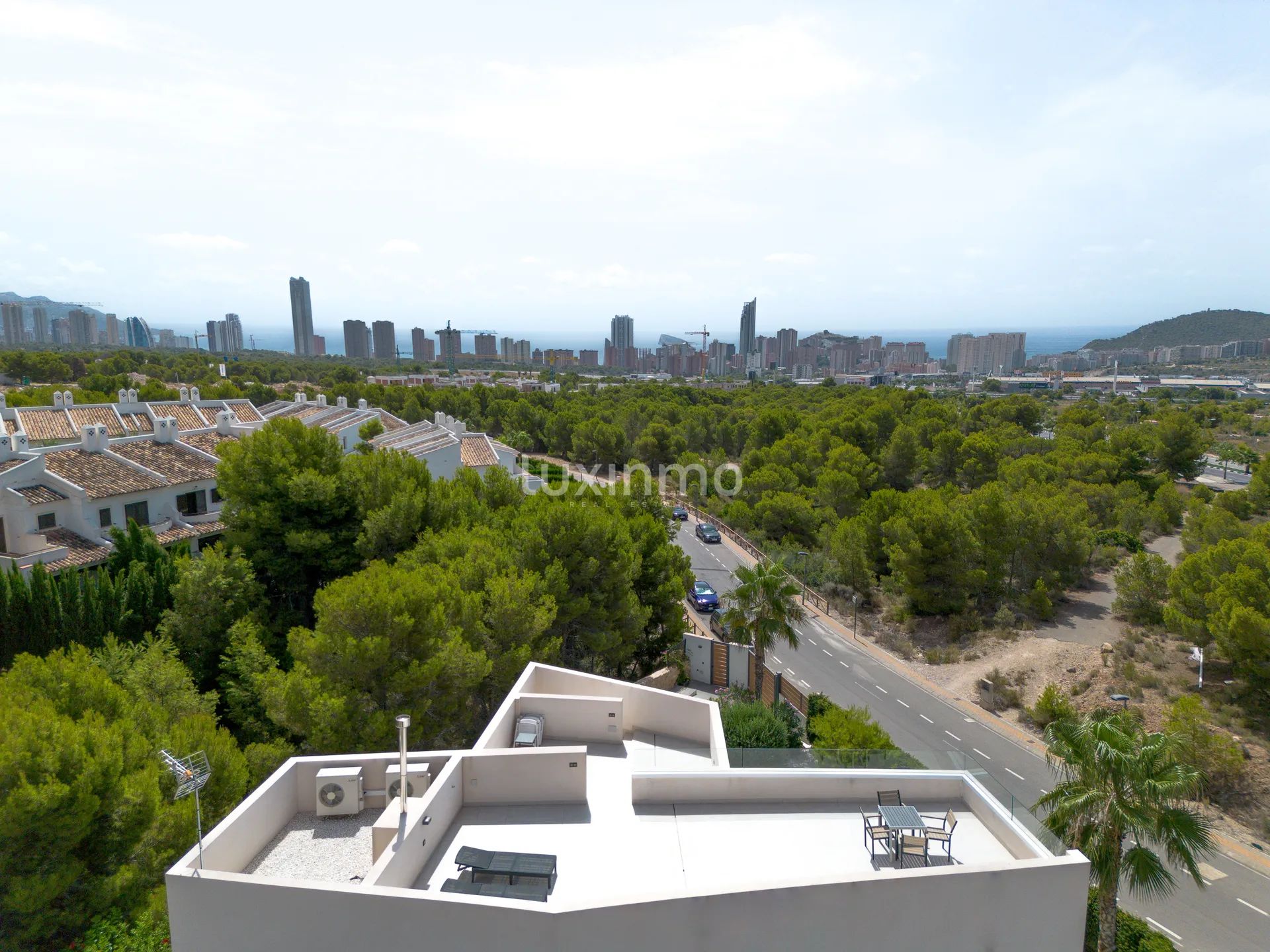 Stunning 4-Bedroom Detached House with Private Pool and Sea Views — photo 37