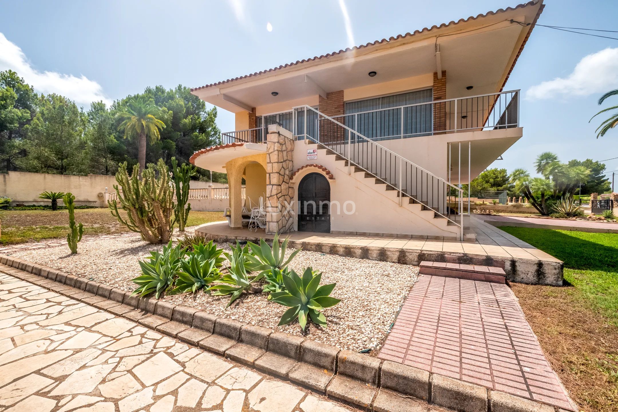 Villa with pool for sale in Albir — photo 3