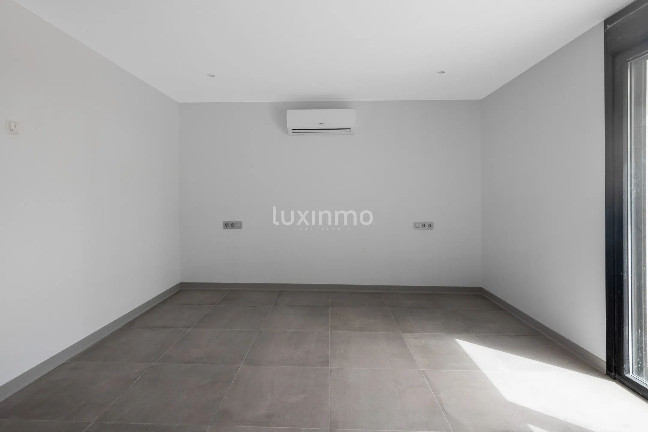 Moderna casa nueva con piscina privada y vistas a Benidorm — photo 23