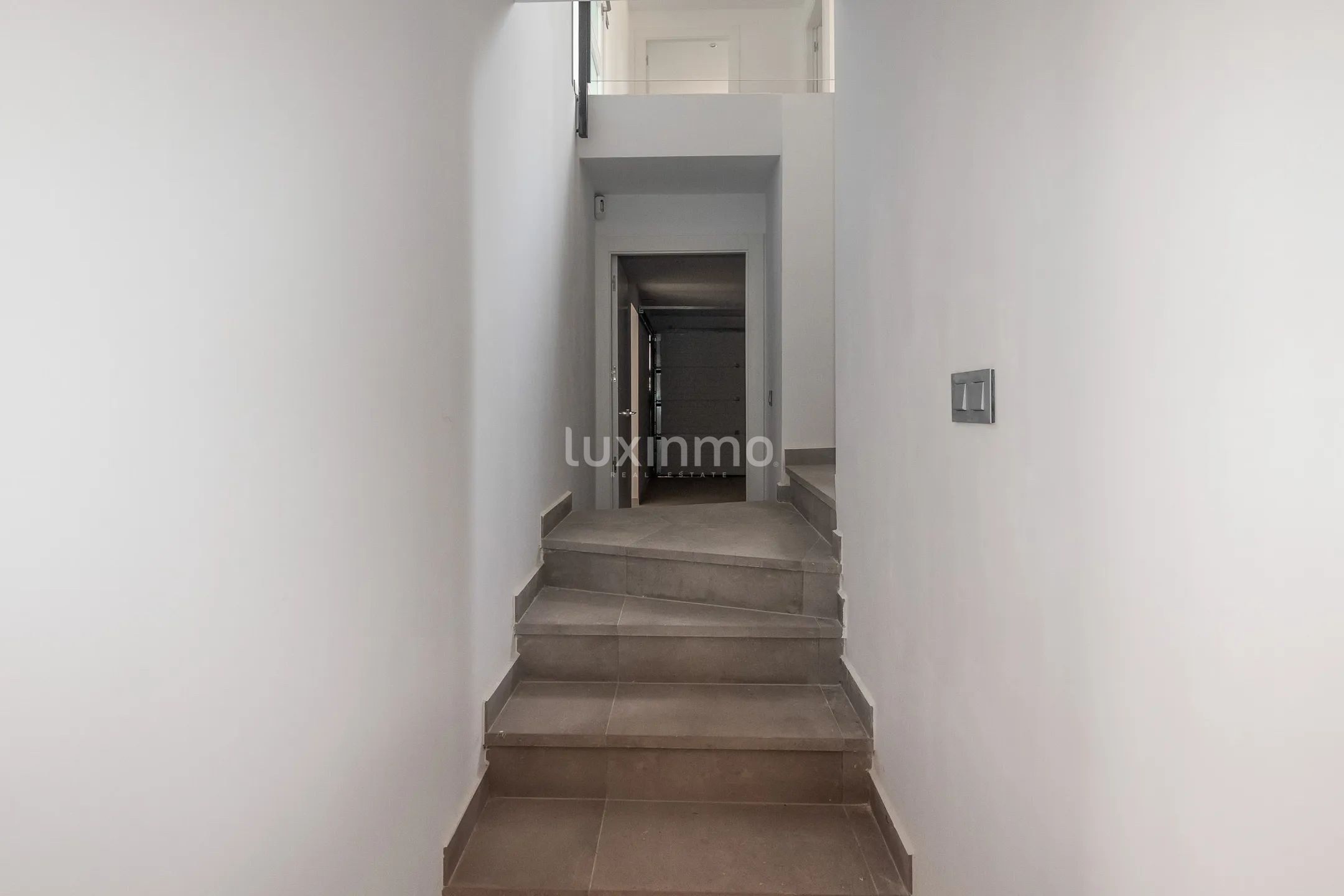 Moderna casa nueva con piscina privada y vistas a Benidorm — photo 26