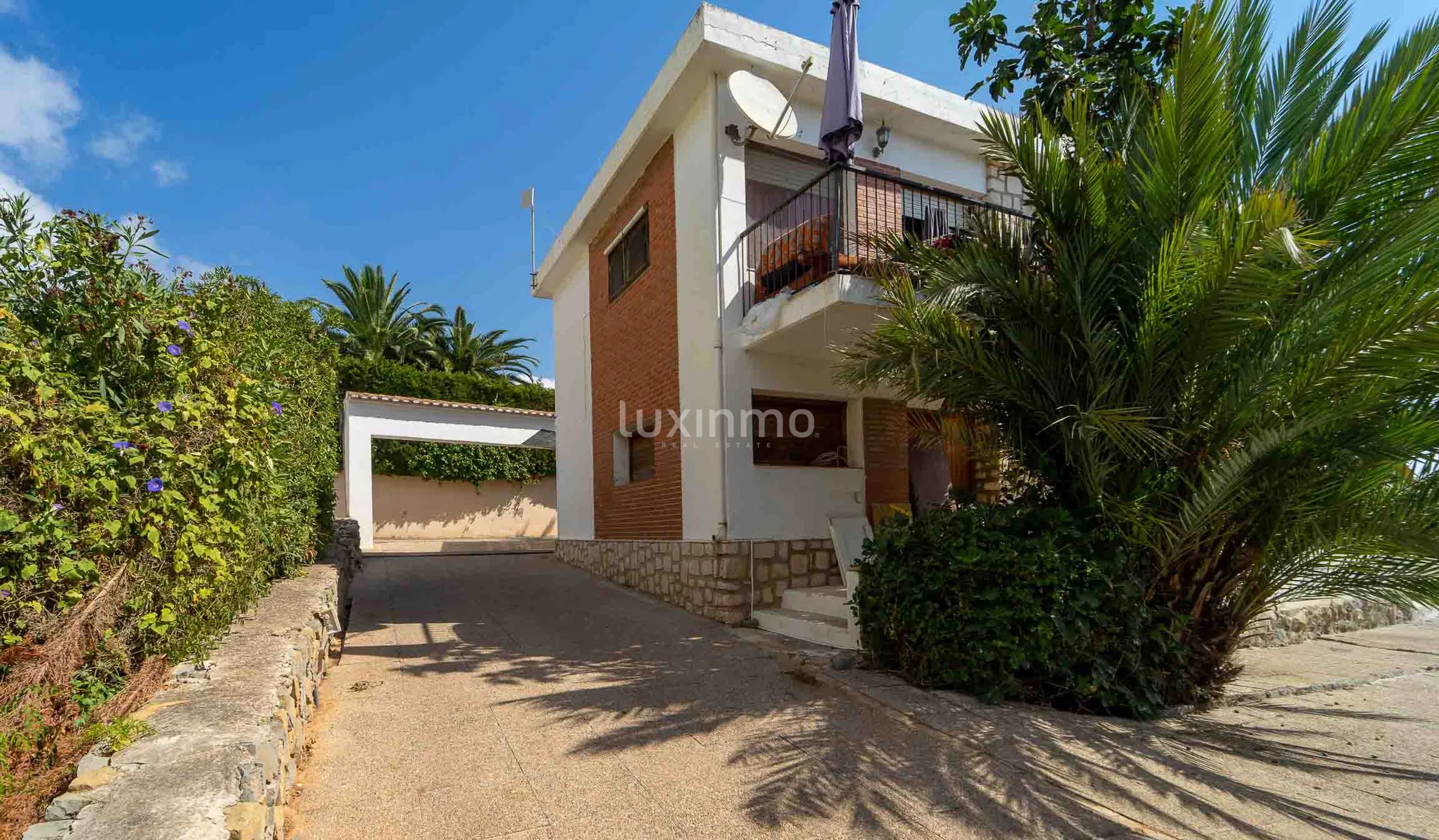 Double plot with 11 flats built on the beachfont — photo 4