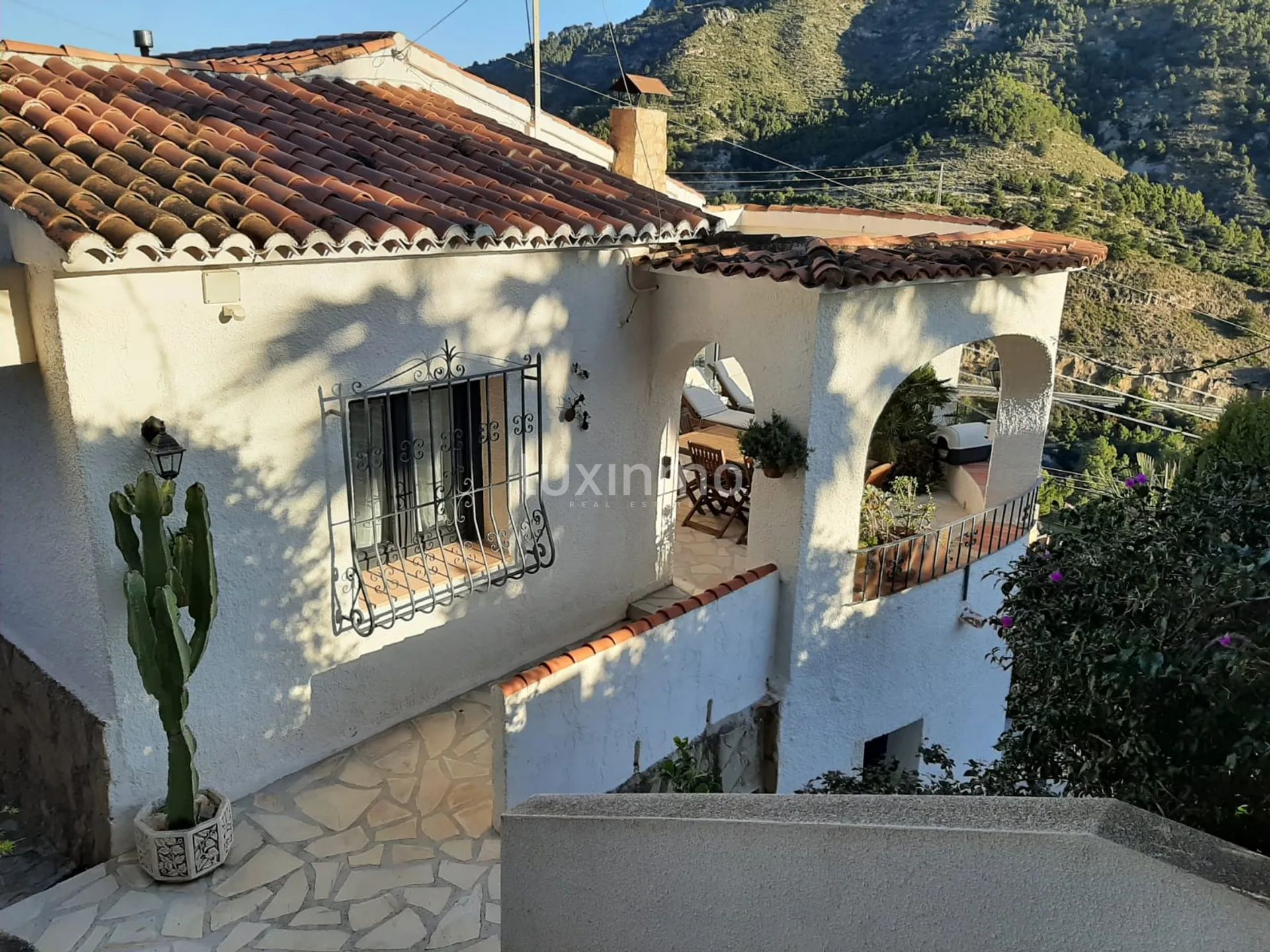 Renovierte Villa mit Panoramablick auf das Meer und die Berge — photo 29