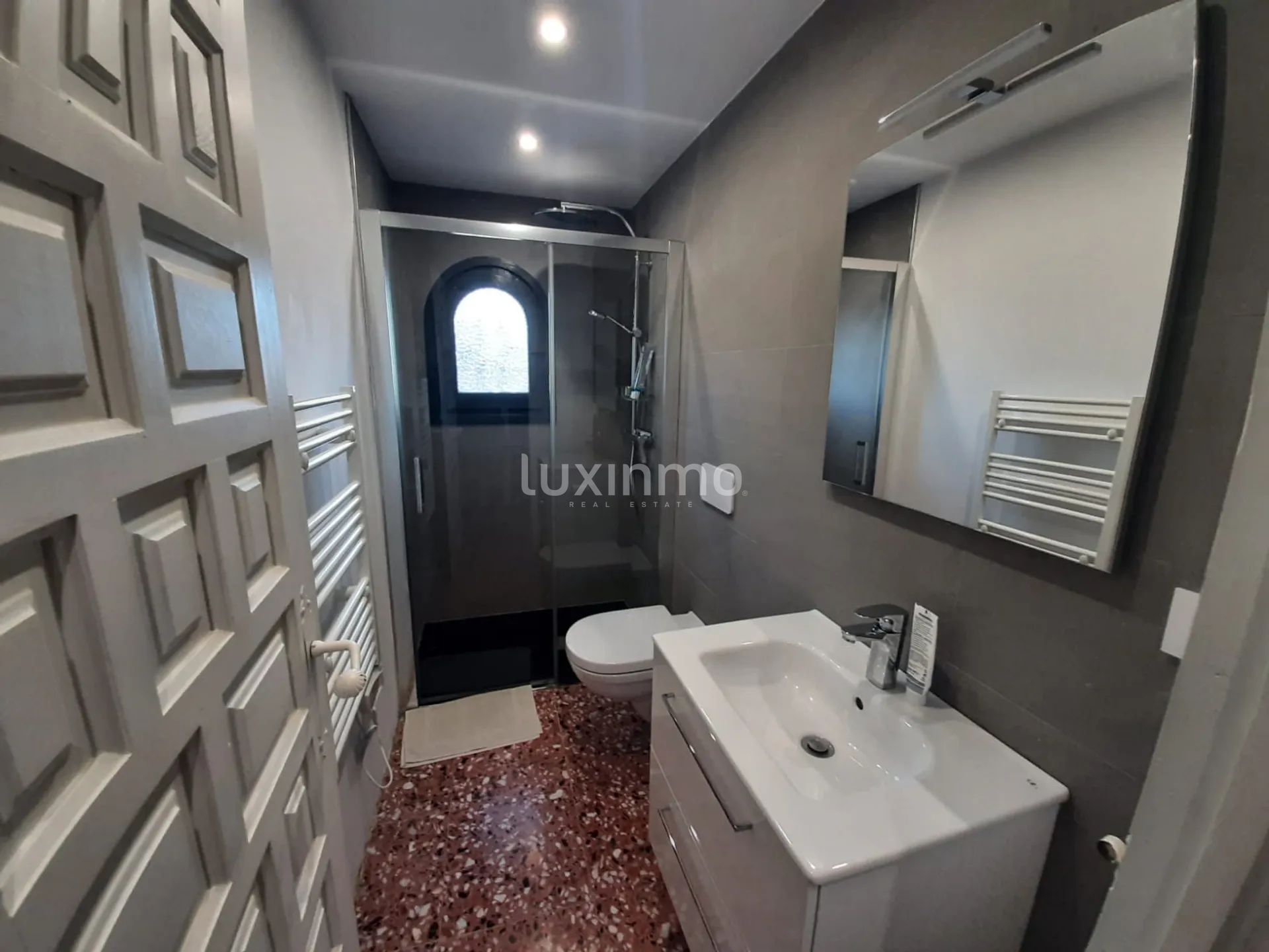 Renovierte Villa mit Panoramablick auf das Meer und die Berge — photo 22