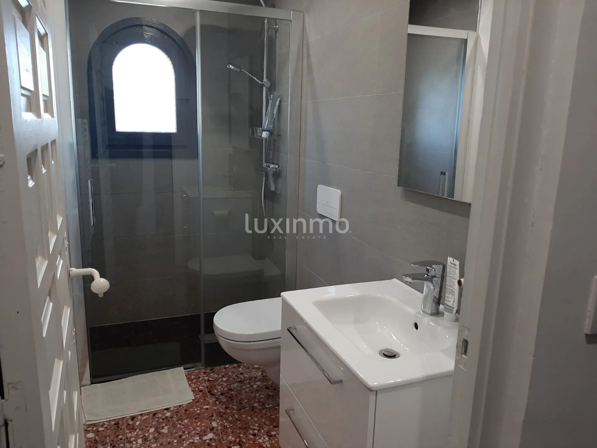 Renovierte Villa mit Panoramablick auf das Meer und die Berge — photo 10