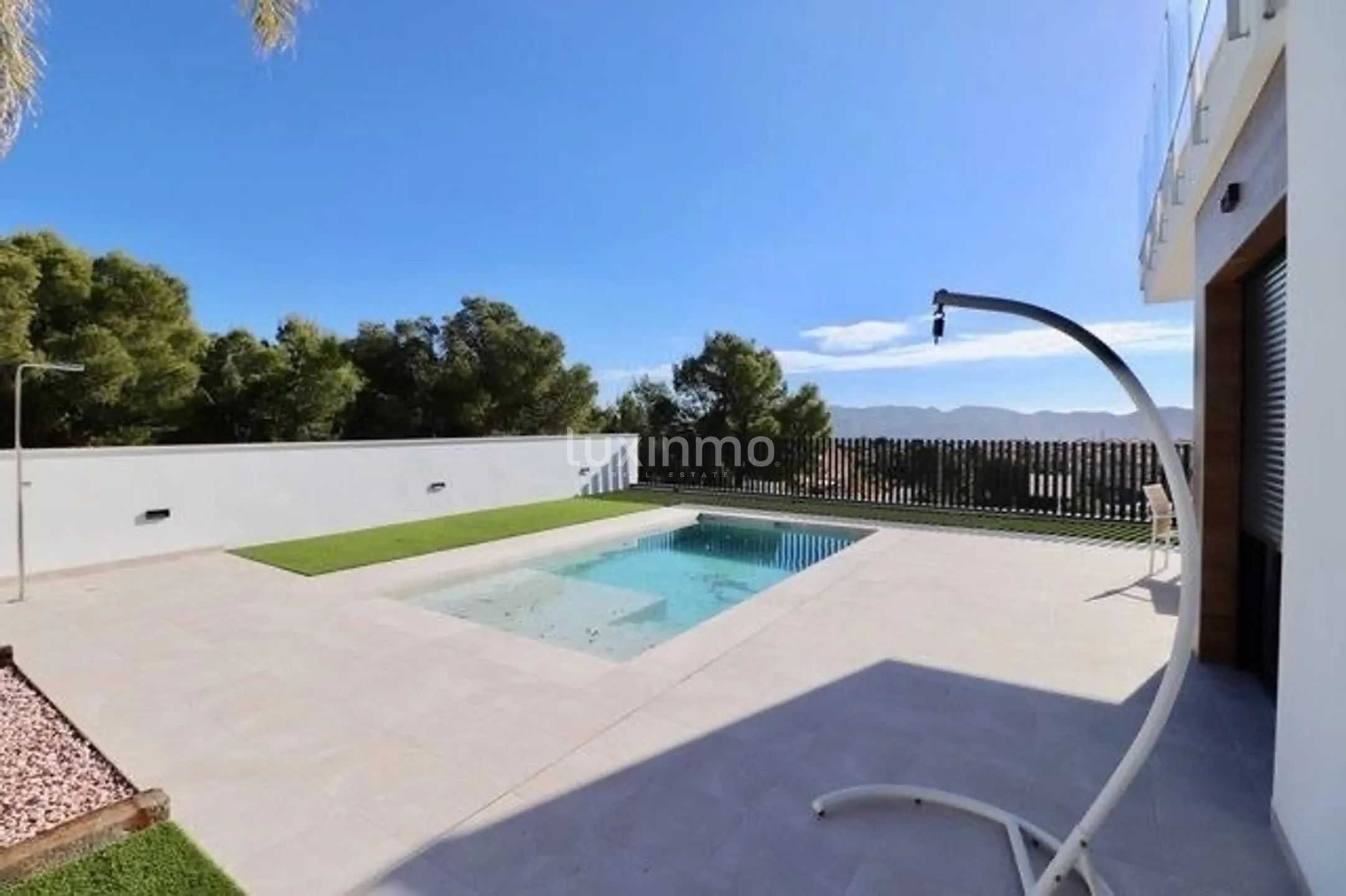 Modern Townhouse in Coloma — photo 1