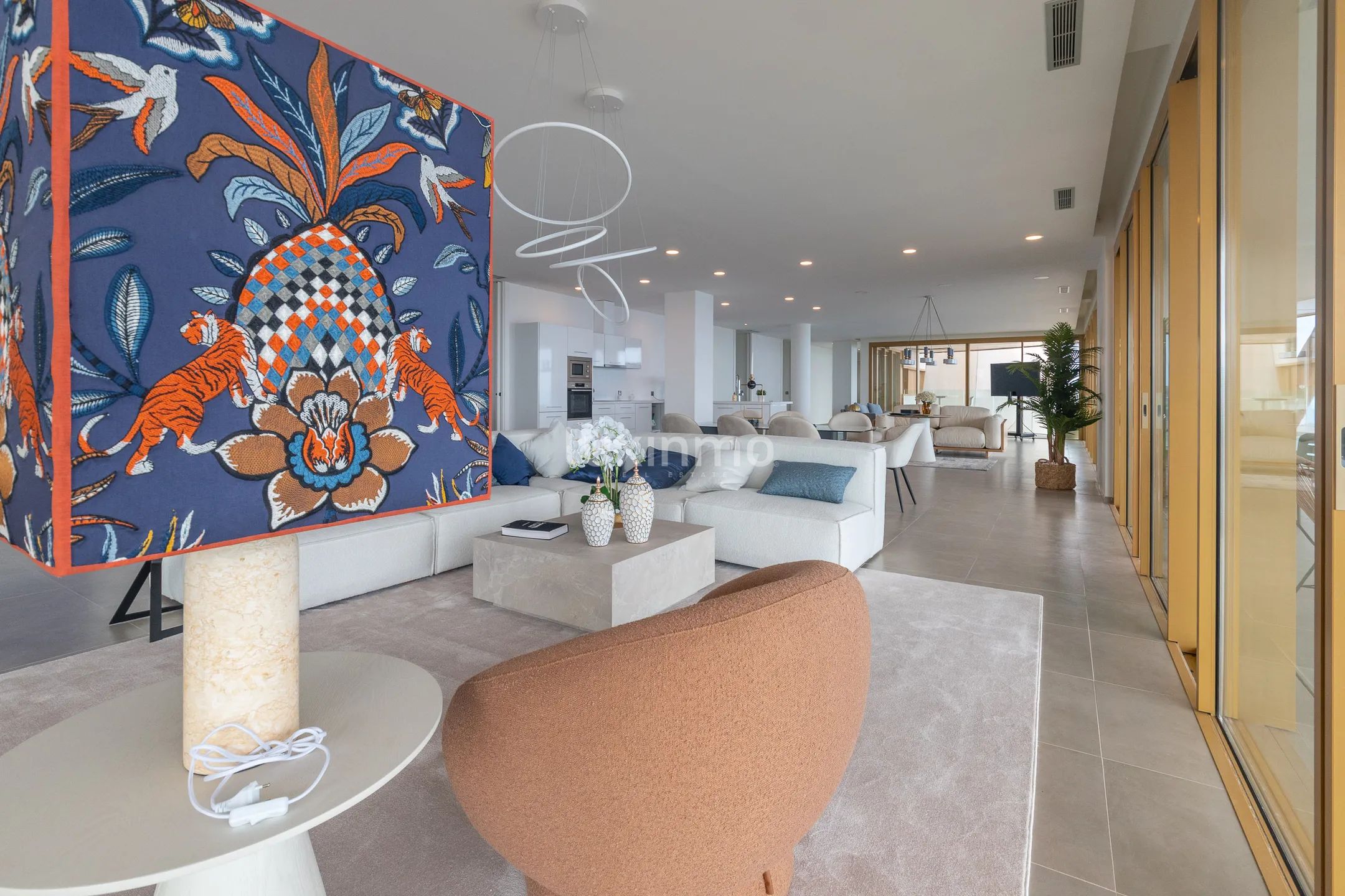 8 Bed Apartment in West Beach — photo 7